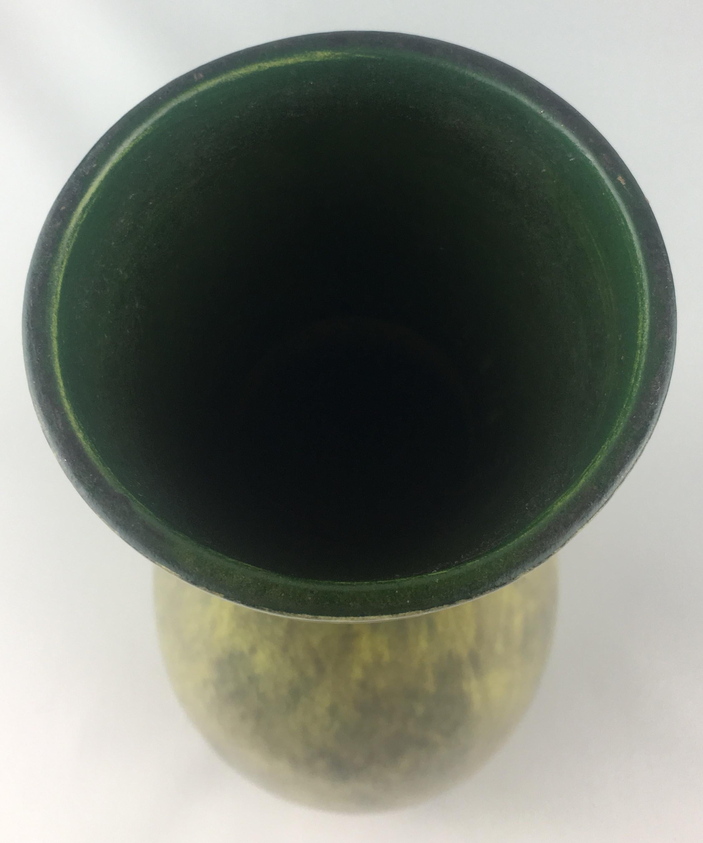 Saint Clement Französisch Mitte des 20. Jahrhunderts Keramik-Vase  (Handbemalt) im Angebot