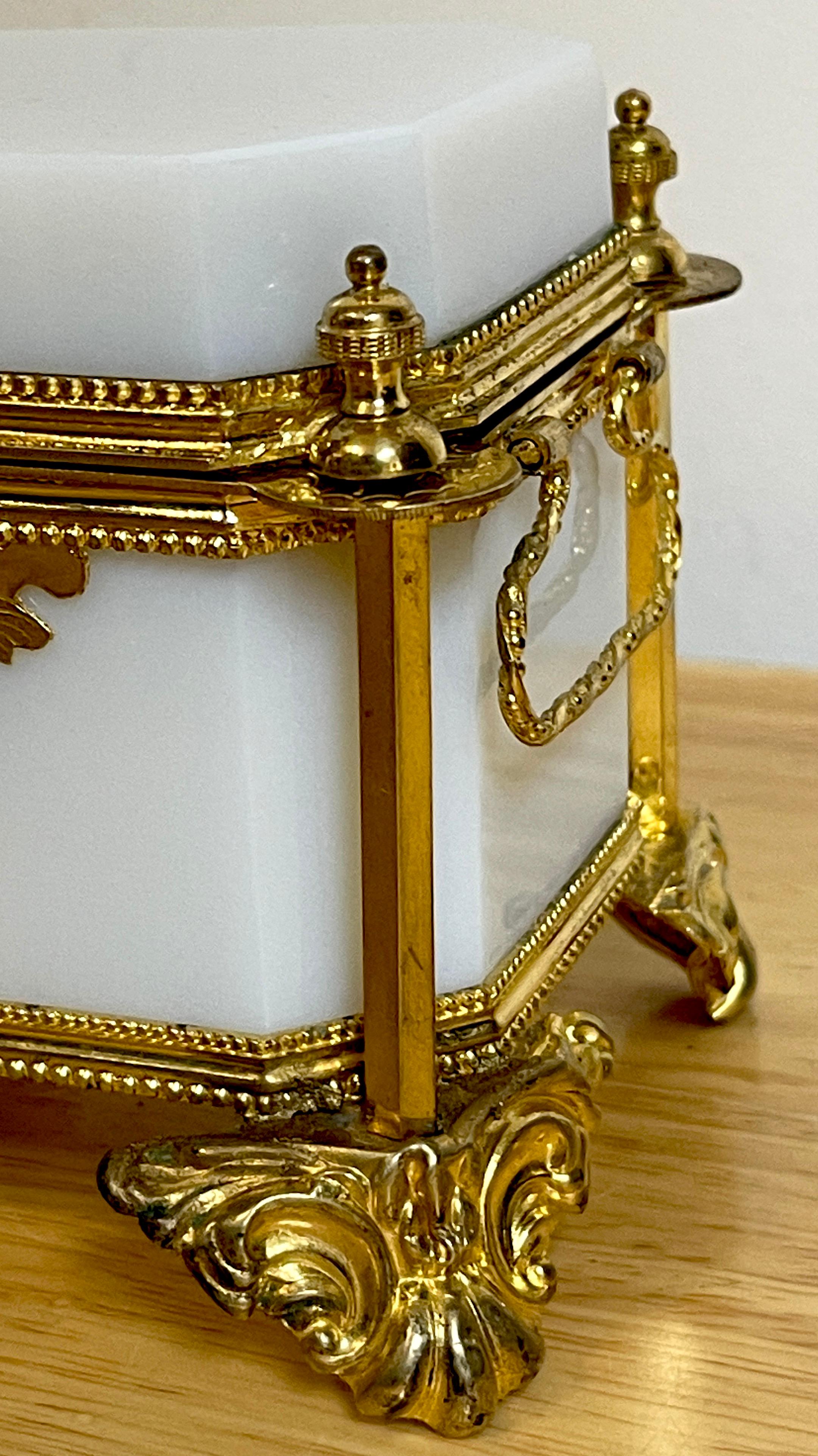 Exquisite French Ormolu Mounted White Opaline Diminutive Box, C 1865 In Good Condition In West Palm Beach, FL