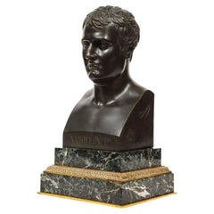 Squisito busto in bronzo patinato francese dell'imperatore Napoleone i, dopo Canova 1820