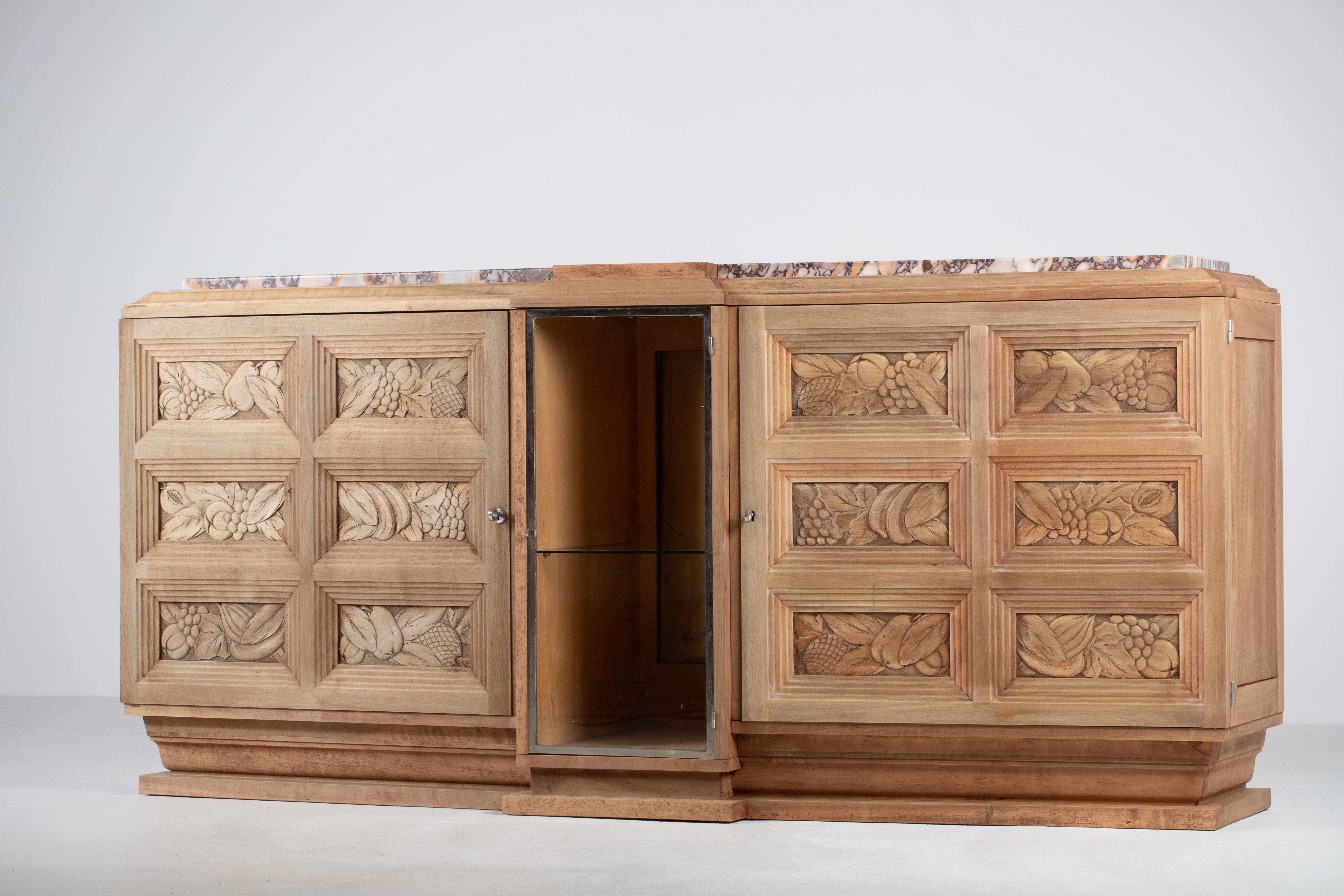 Exquisite French Solid Oak Credenza, 1940s In Good Condition For Sale In Wiesbaden, DE