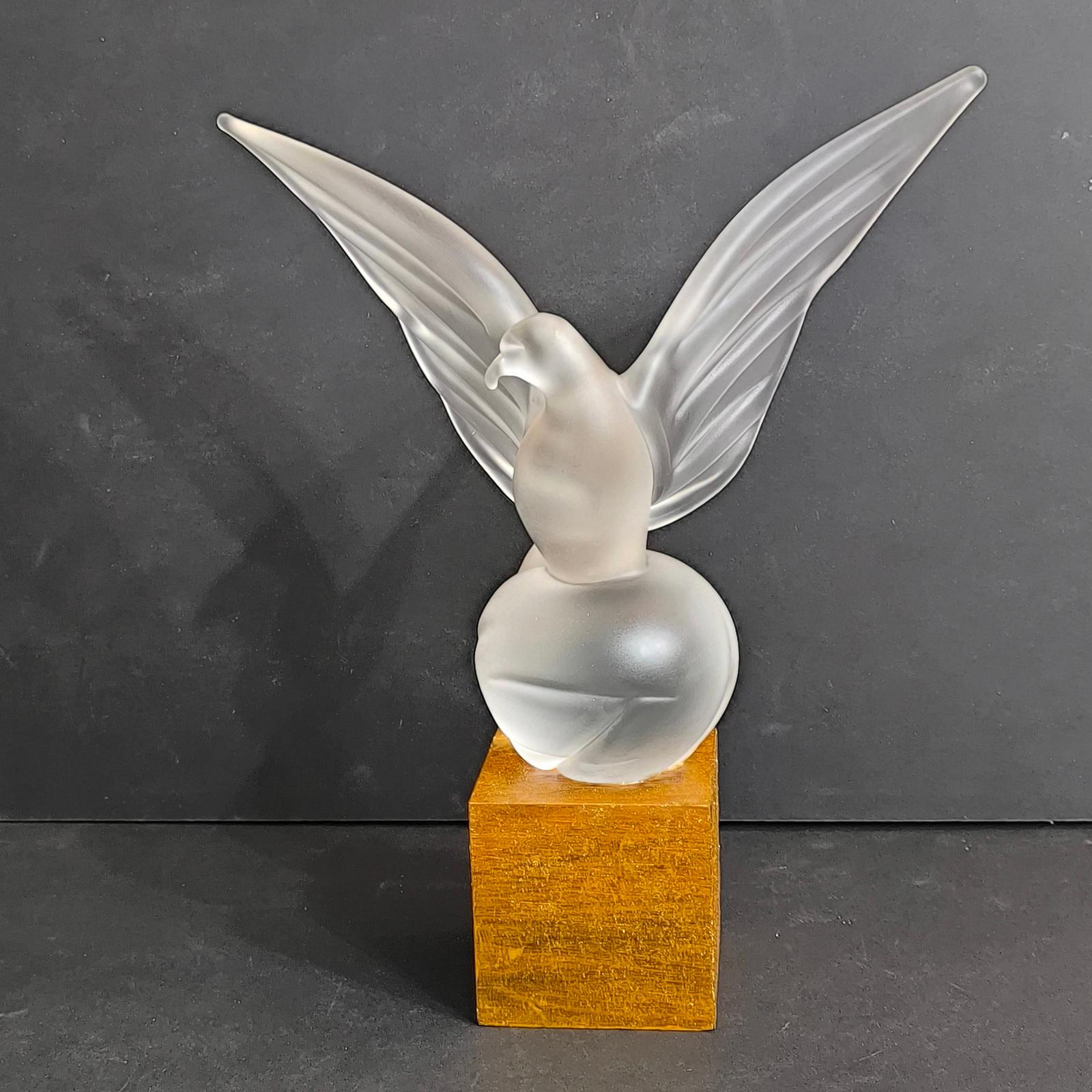 Exquisita Figurilla de Paloma de Cristal Esmerilado: Símbolo de Elegancia y Serenidad Europeo en venta
