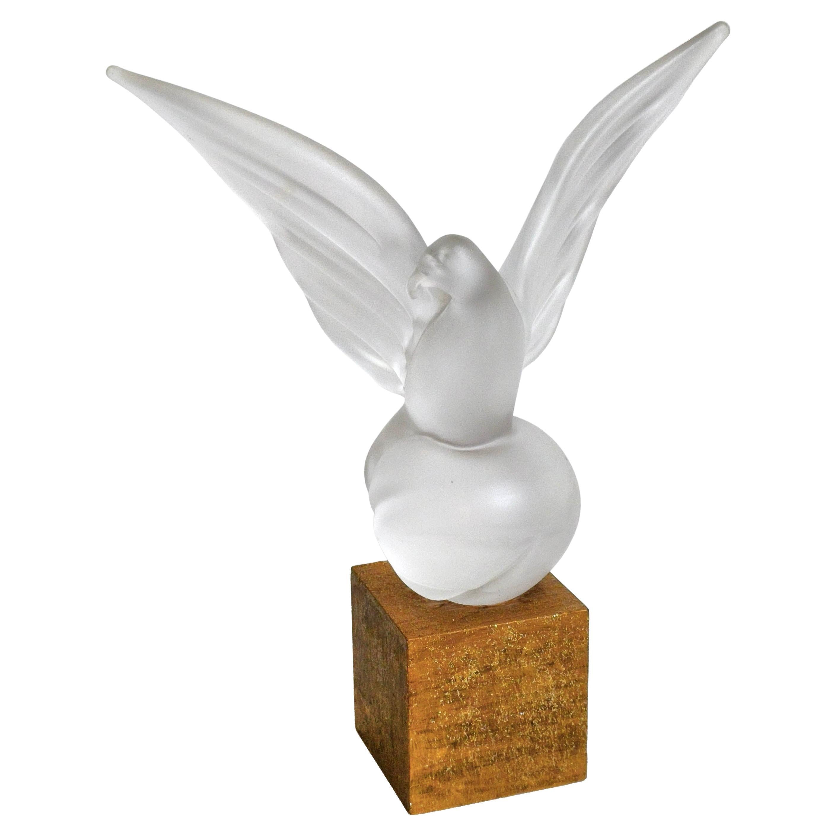 Exquisita Figurilla de Paloma de Cristal Esmerilado: Símbolo de Elegancia y Serenidad en venta