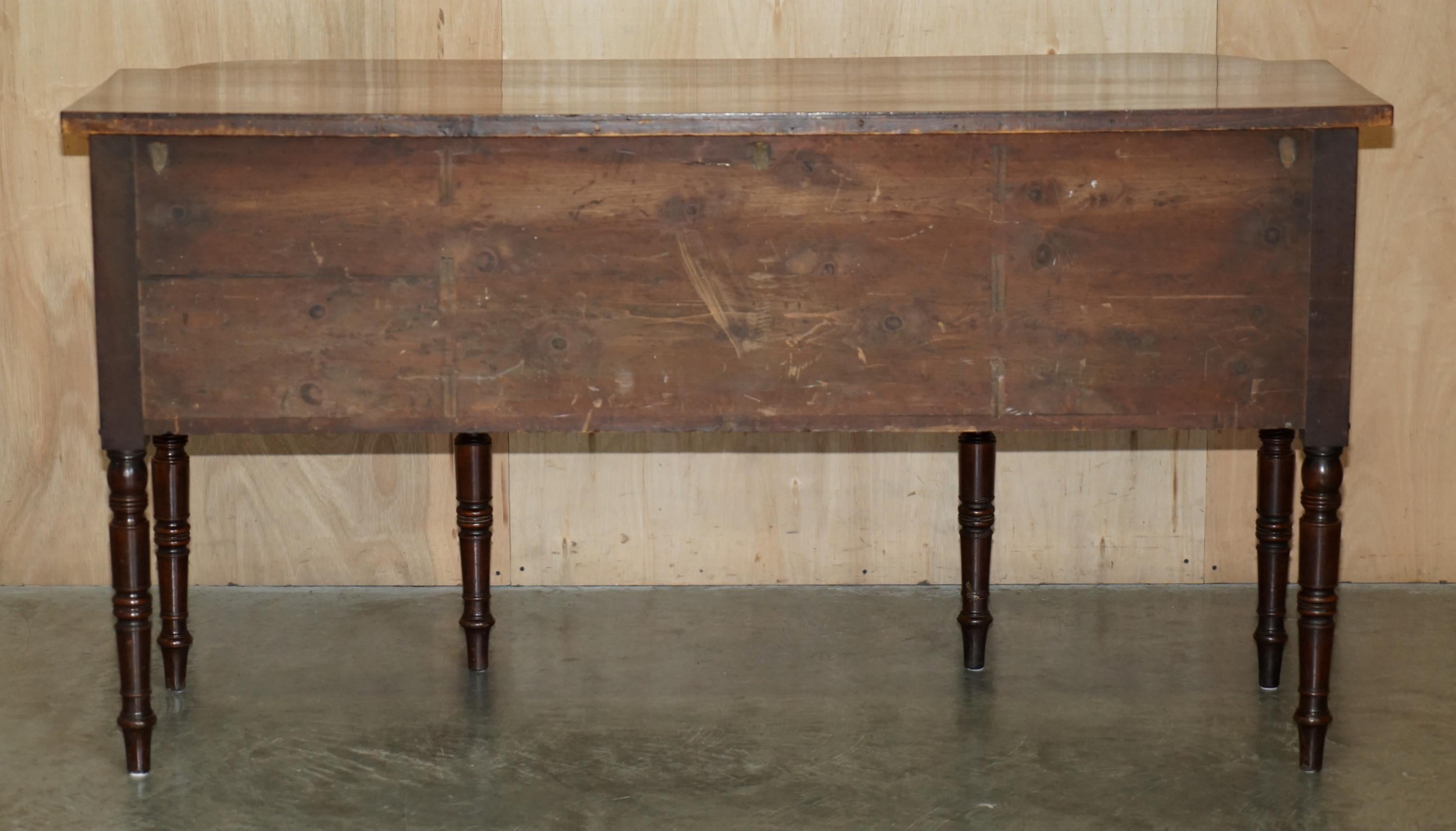 EXQUISITE FULLY RESTORED ENGLISH GEORGE III CiRCA 1780 FLAMED HARDWOOD SIDEBOARD For Sale 5