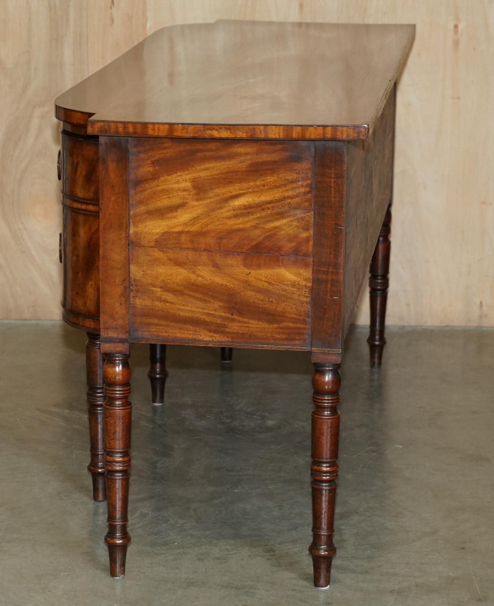 EXQUISITE FULLY RESTORED ENGLISH GEORGE III CiRCA 1780 FLAMED HARDWOOD SIDEBOARD For Sale 6