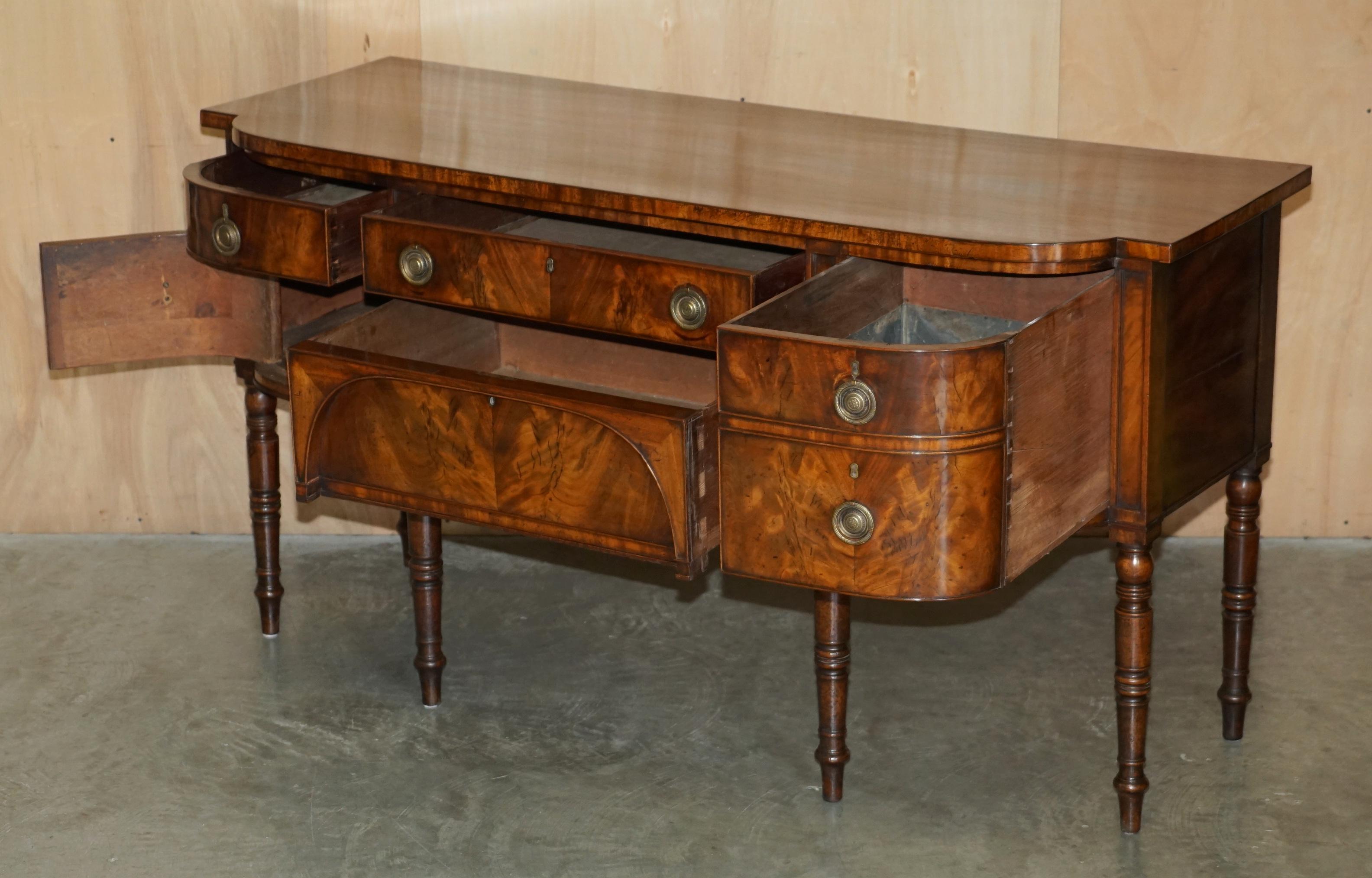 EXQUISITE FULLY RESTORED ENGLISH GEORGE III CiRCA 1780 FLAMED HARDWOOD SIDEBOARD For Sale 7