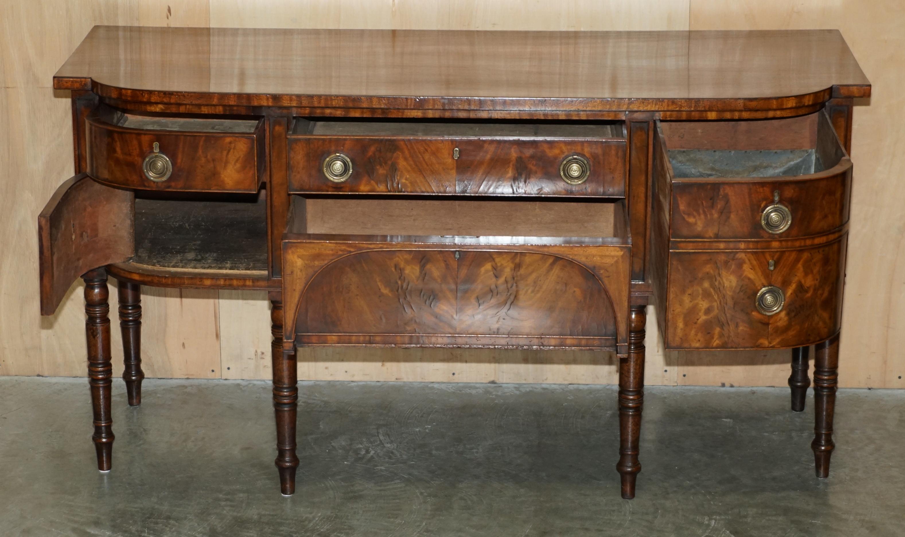 EXQUISITE FULLY RESTORED ENGLISH GEORGE III CiRCA 1780 FLAMED HARDWOOD SIDEBOARD For Sale 8