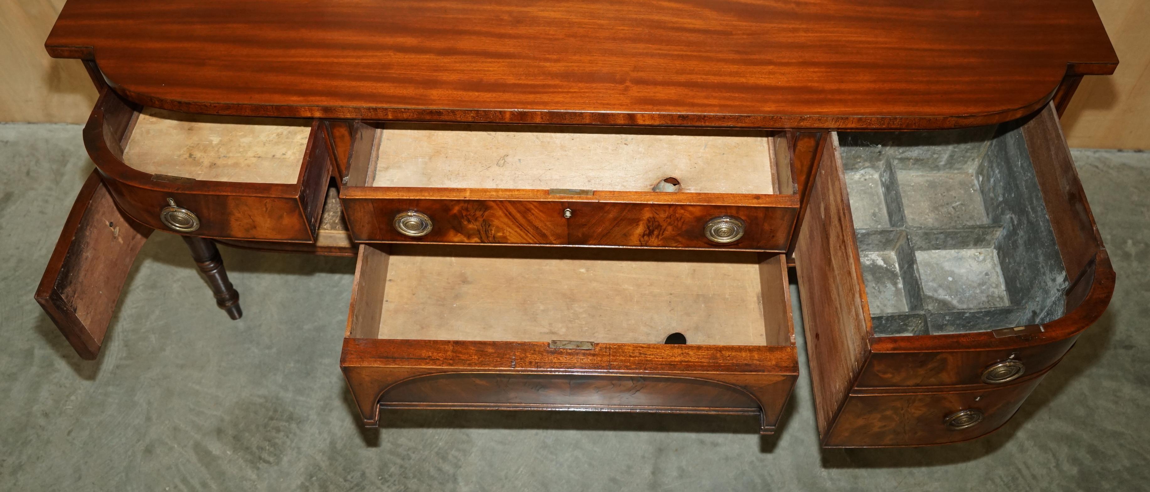 EXQUISITE FULLY RESTORED ENGLISH GEORGE III CiRCA 1780 FLAMED HARDWOOD SIDEBOARD For Sale 9