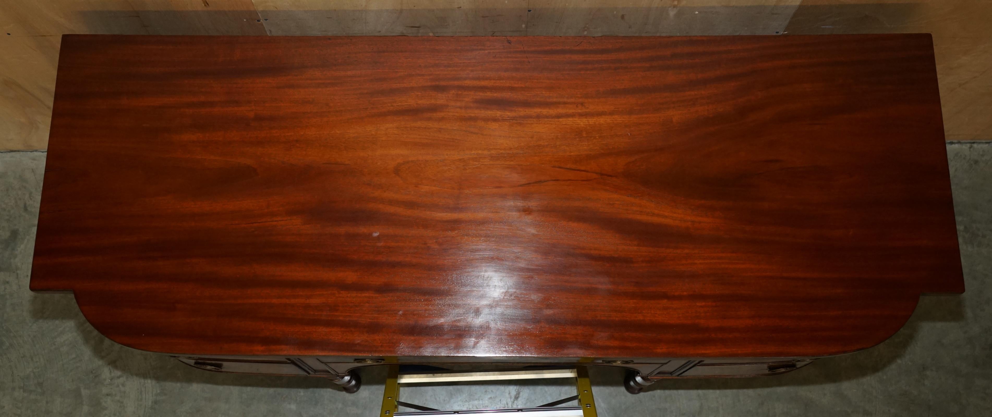 EXQUISITE FULLY RESTORED ENGLISH GEORGE III CiRCA 1780 FLAMED HARDWOOD SIDEBOARD For Sale 1