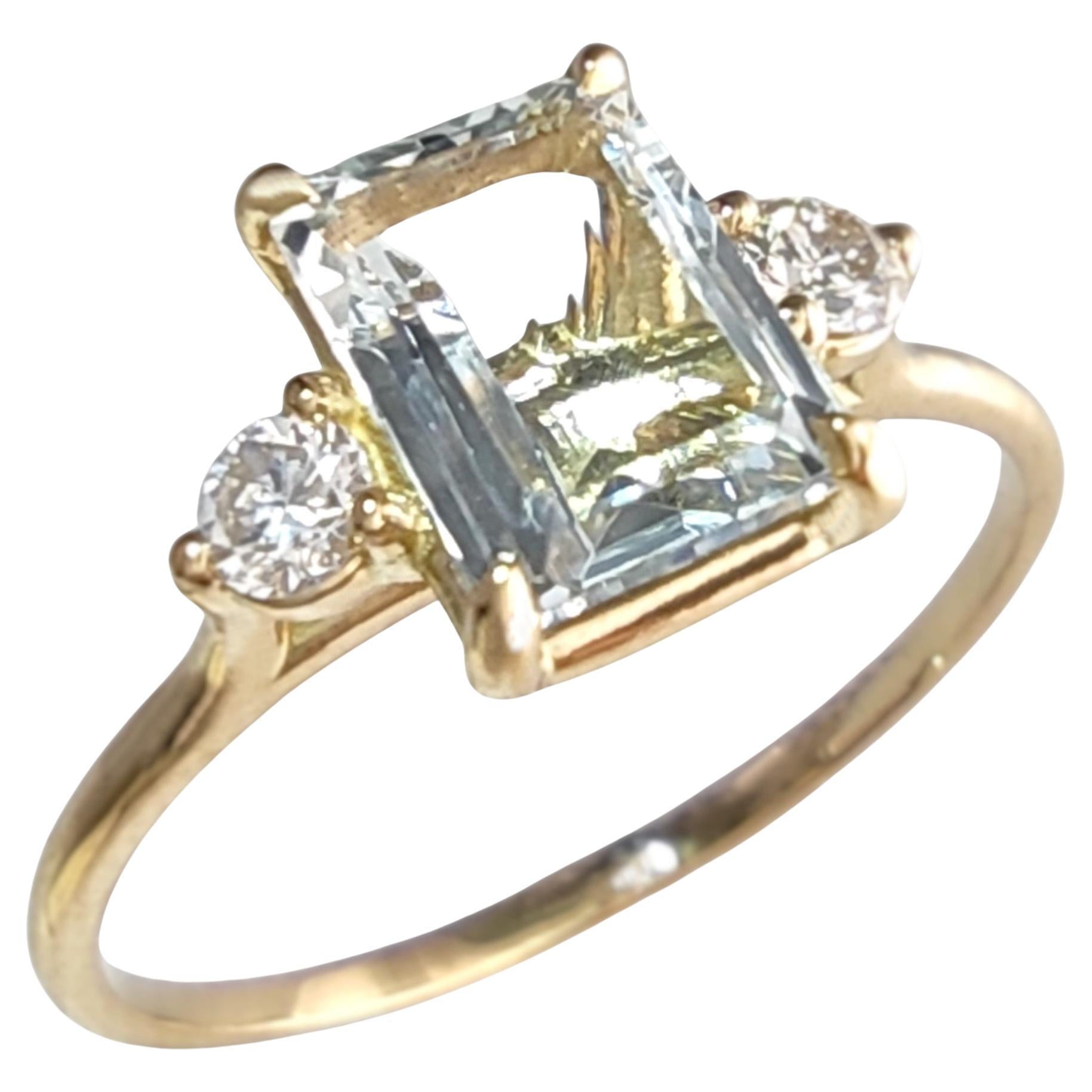 18K Yellow Gold Women's Ring with 0.88ct Aquamarine and 0.12ct Diamond Accents For Sale
