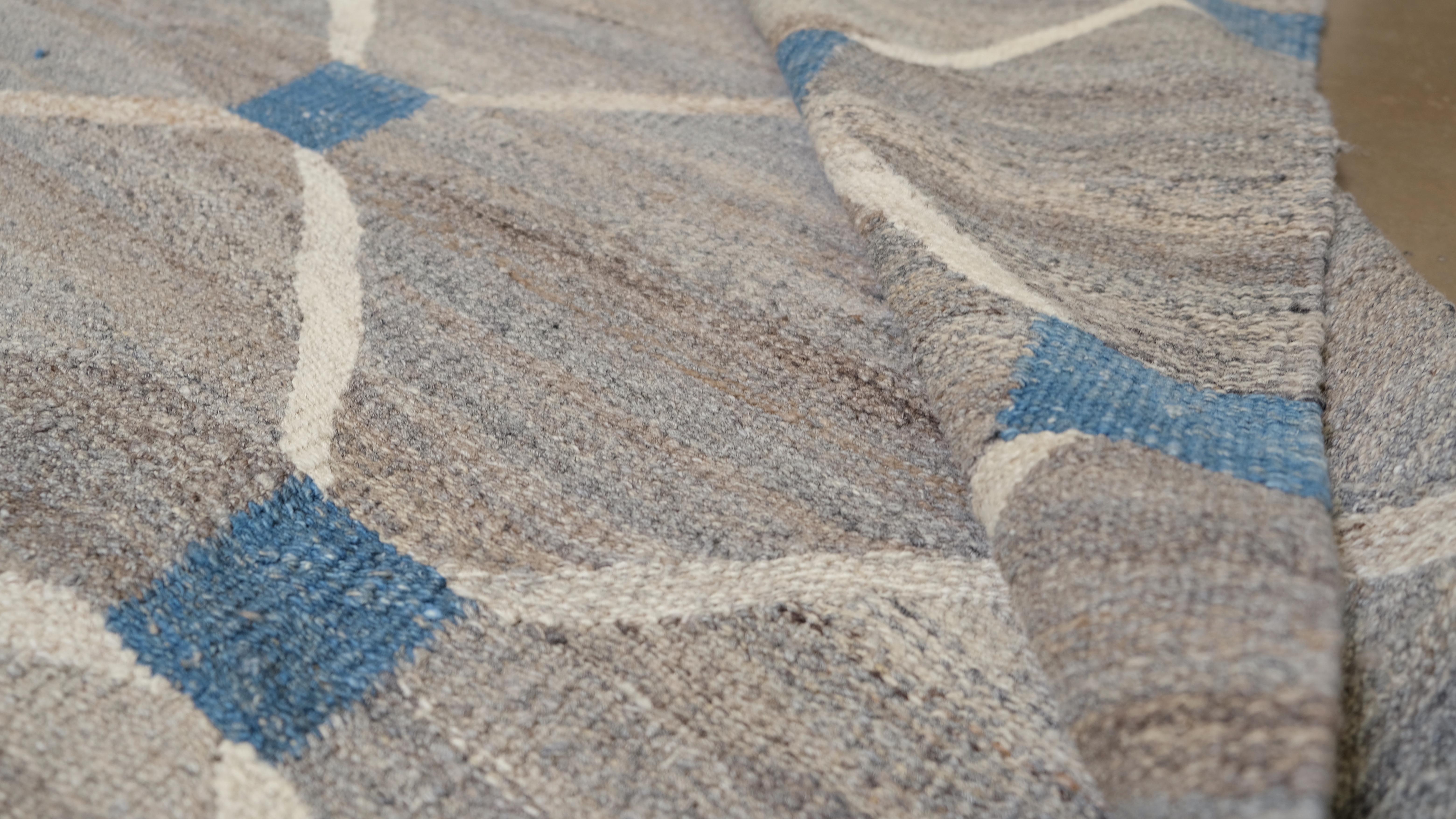 Mid-Century Modern Exquis Kilim à motifs géométriques en treillis 13'3''x15'9'' en vente