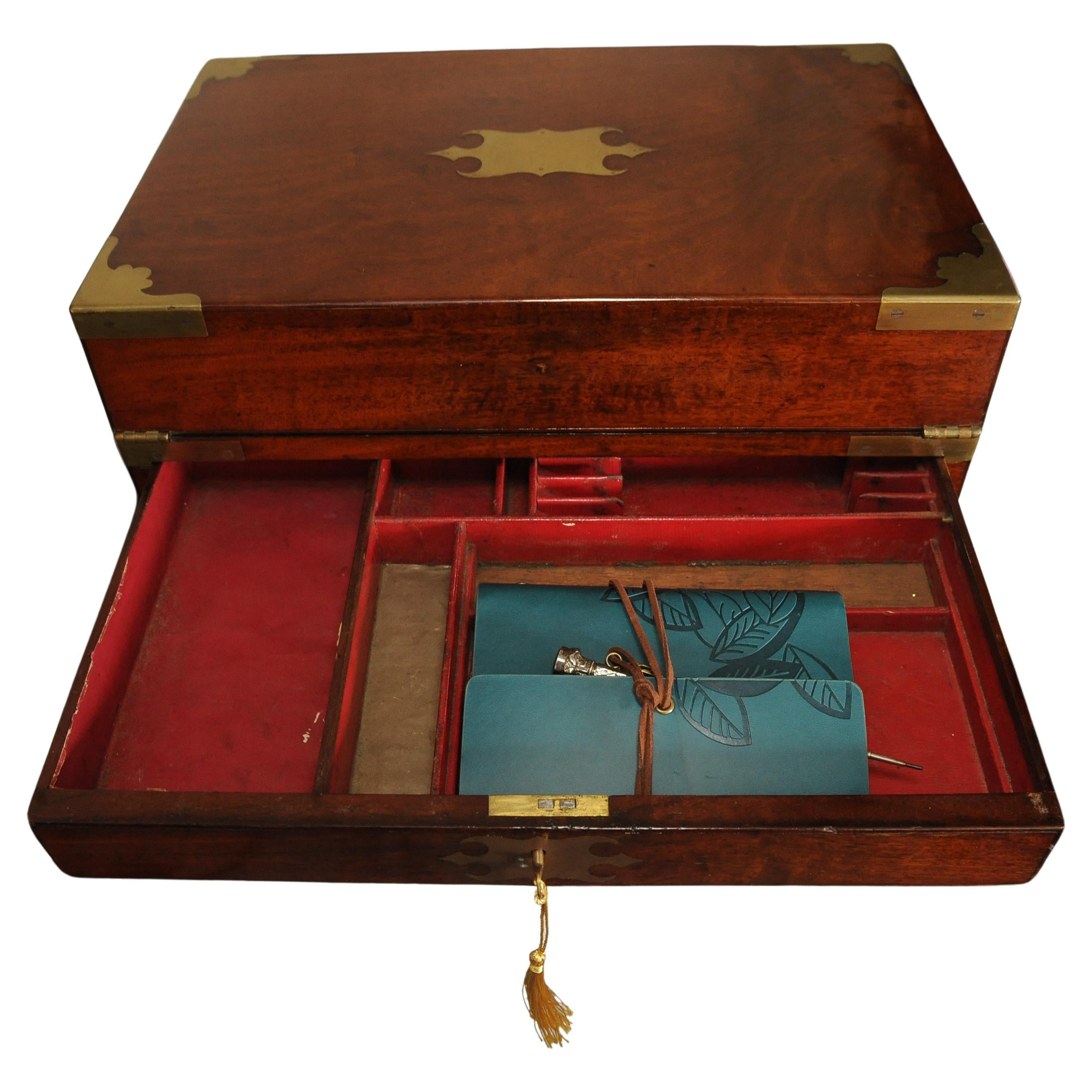 Exquisite Georgian Hand Crafted Mahogany Writing Slope With Red Tooled Leather For Sale 2