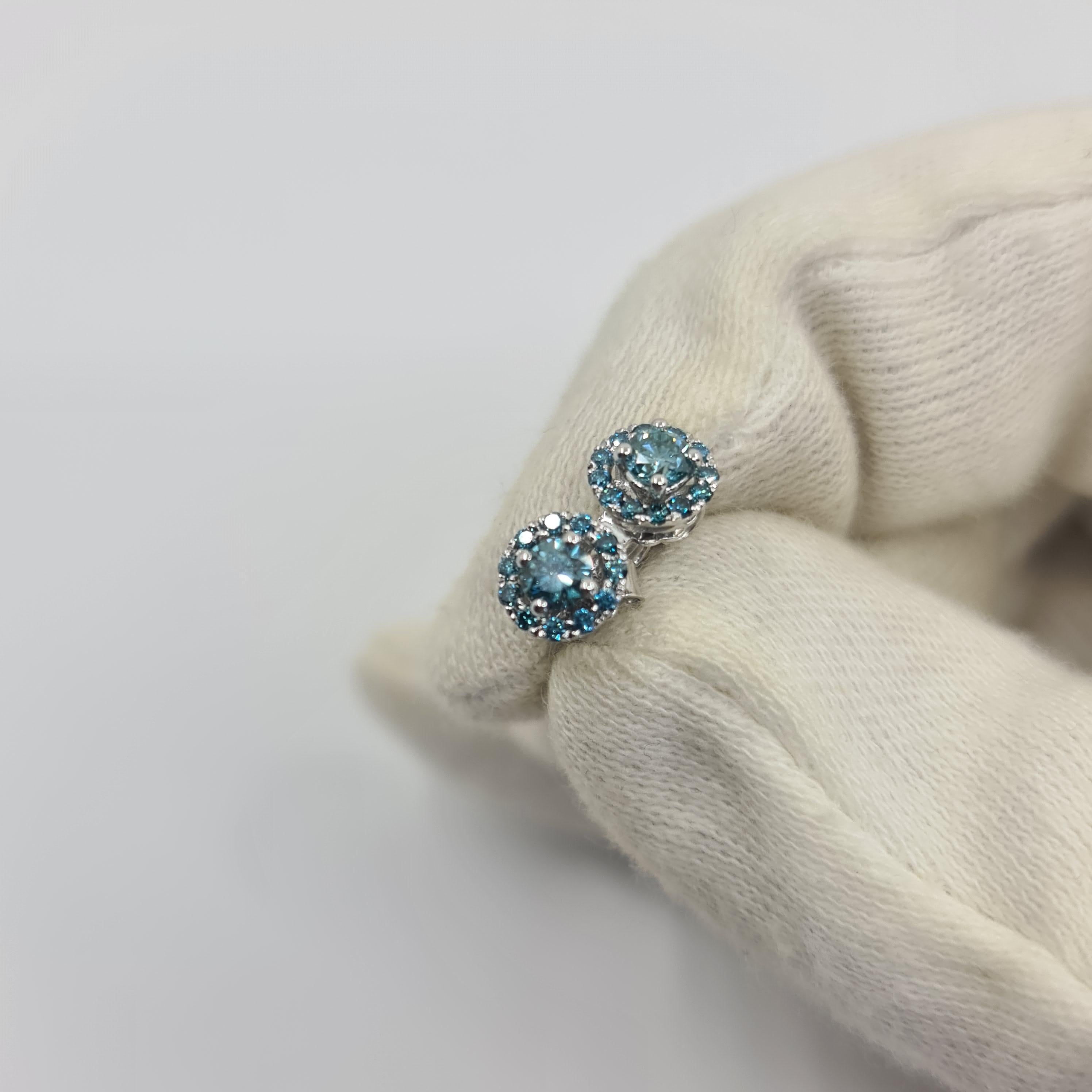 Magnifiques clous solitaires en diamant bleu-vert de 0,18/0.19 carat certifiés par le GIA Pour femmes en vente