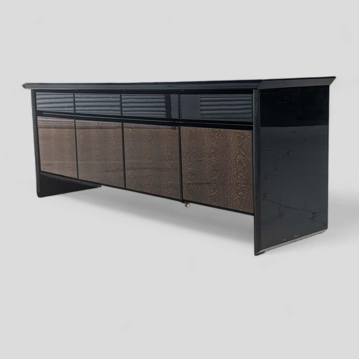 Buffet italiano, aparador de Giorgio Collection para Saporiti, c. 1980 Madera dura en venta
