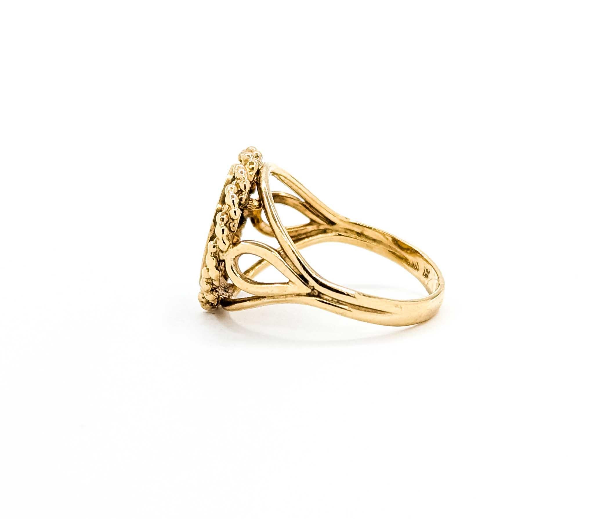 Squisito anello di moda in oro con un design a moneta senza tempo in vendita 7