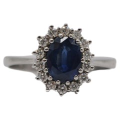 Exquise bague de fiançailles de Lady Diana avec saphir et diamants