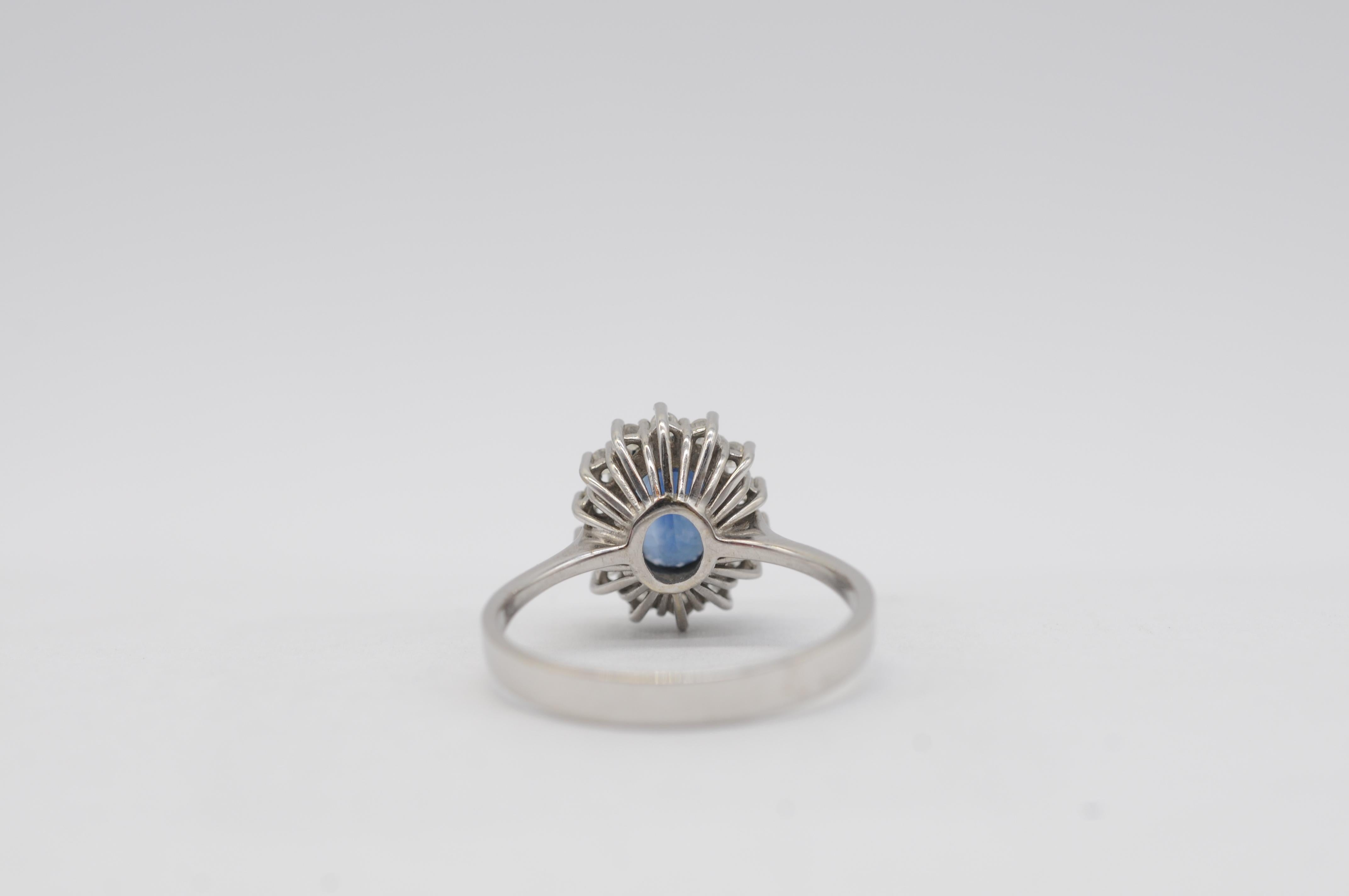 Exquisite gold ring with sapphire and diamonds, like Lady Diana's engagement For Sale 2