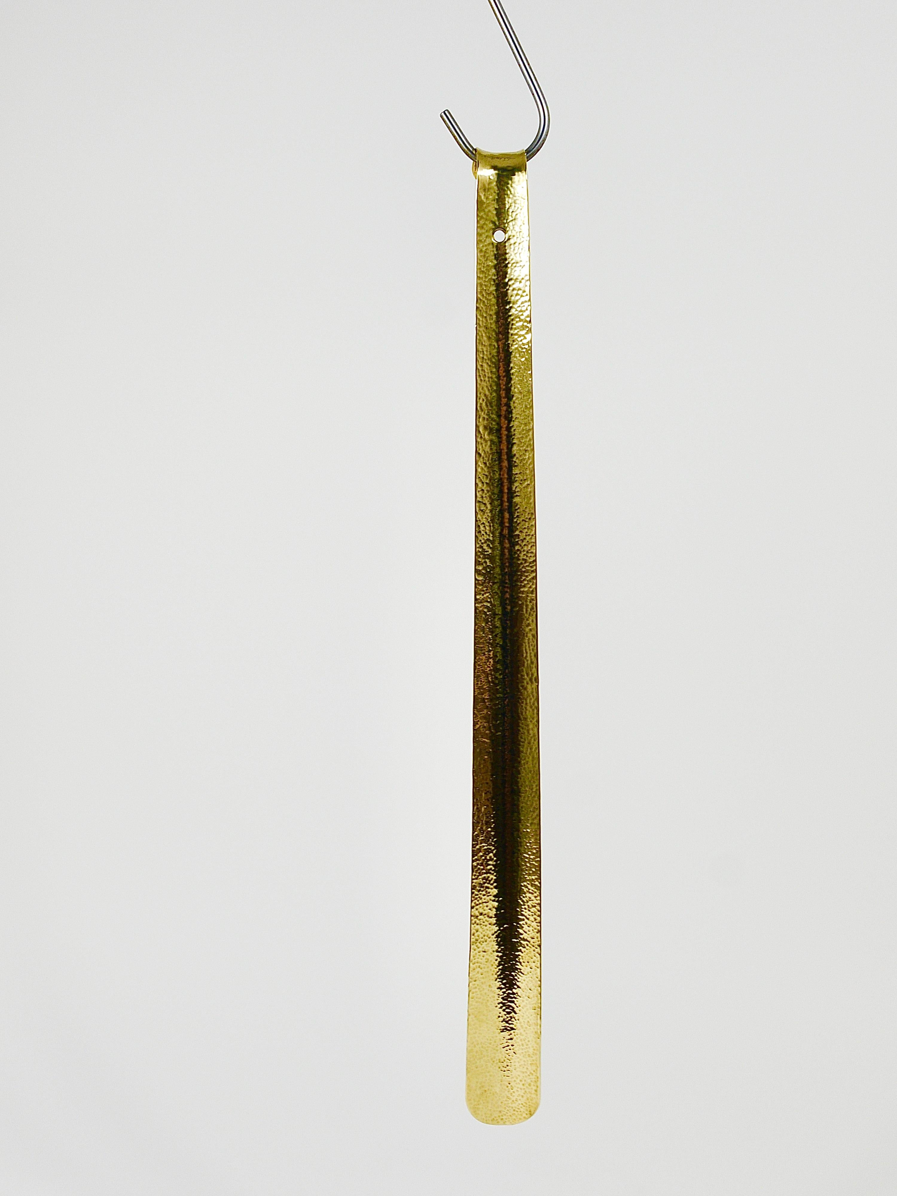 Exquisite Hammer-Blown Solid Brass Shoehorn, Handmade in Austria In New Condition For Sale In Vienna, AT
