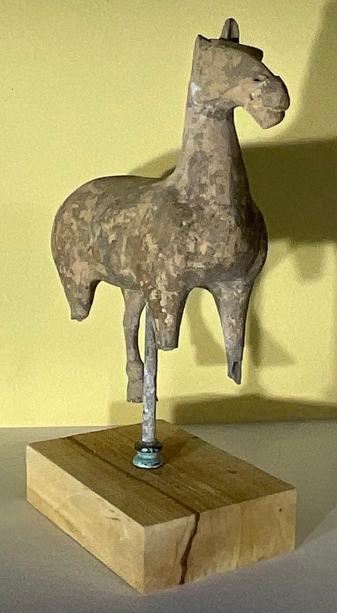 Exquisito  Caballo de cerámica de la dinastía Han siglo XVIII y antes en venta