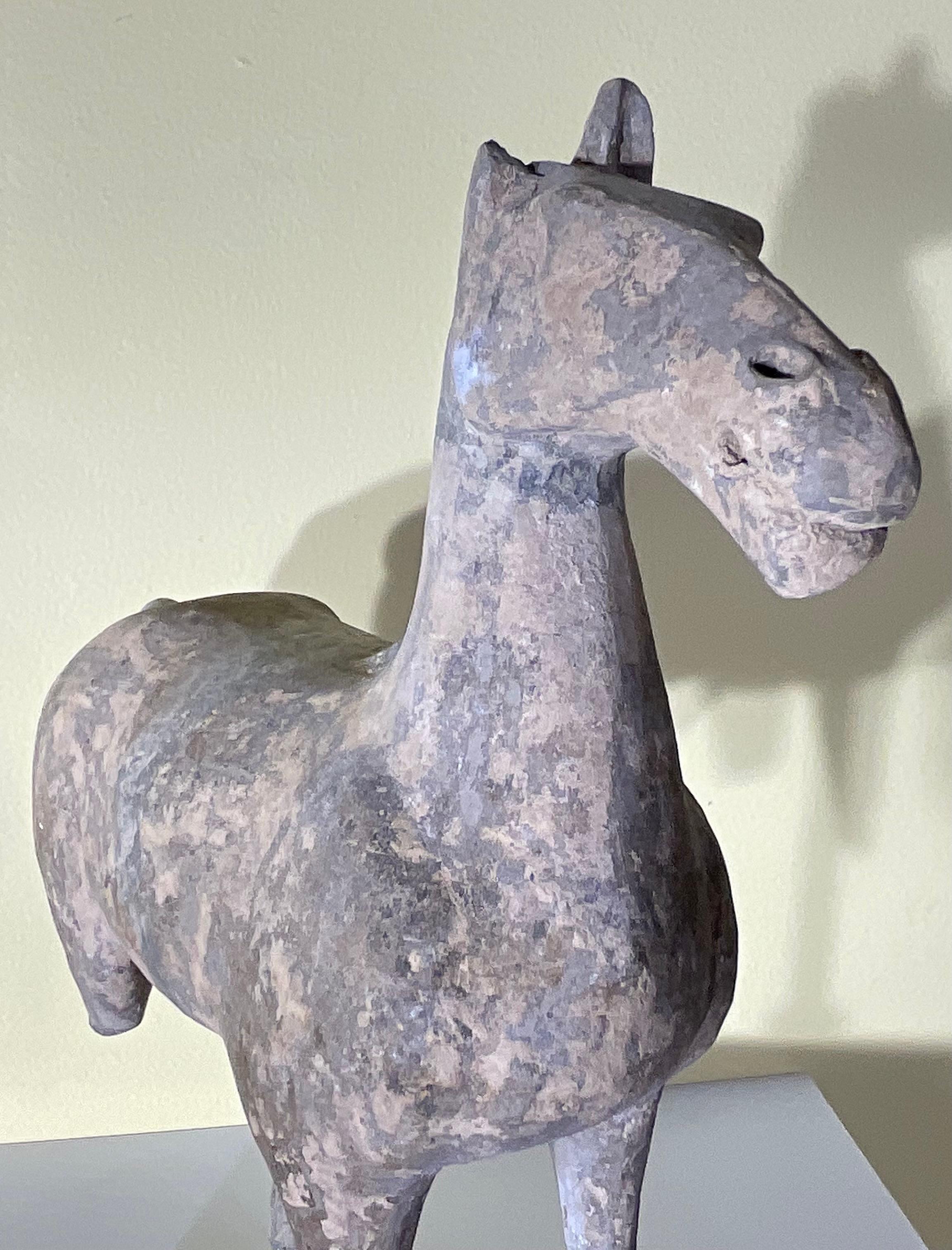 Exquisito  Caballo de cerámica de la dinastía Han Cerámico en venta