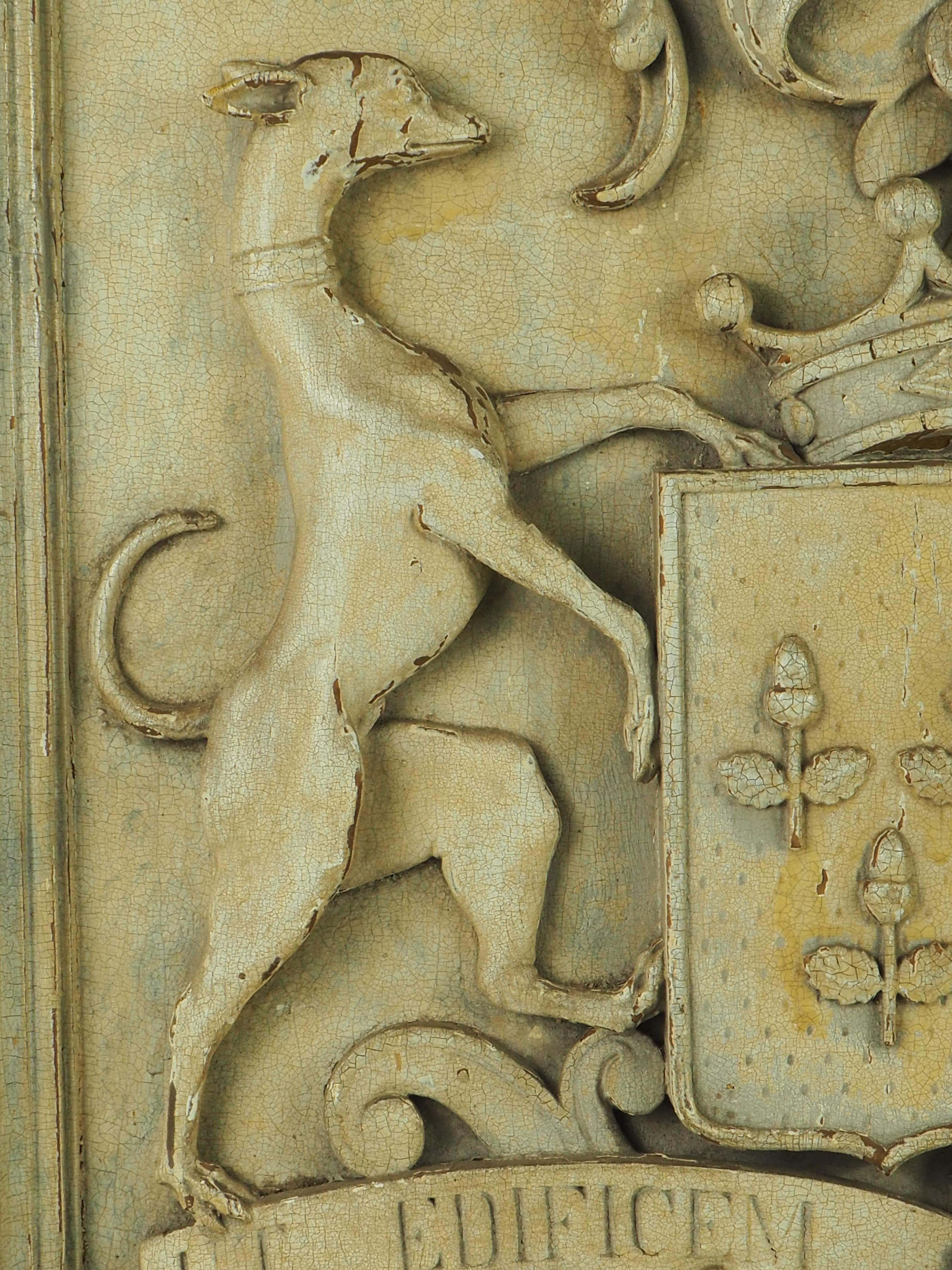 Squisito stemma intagliato a mano del 1850 circa, firmato in vendita 5