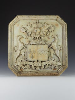 Magnifique manteau d'armoiries sculpté à la main, signé vers 1850