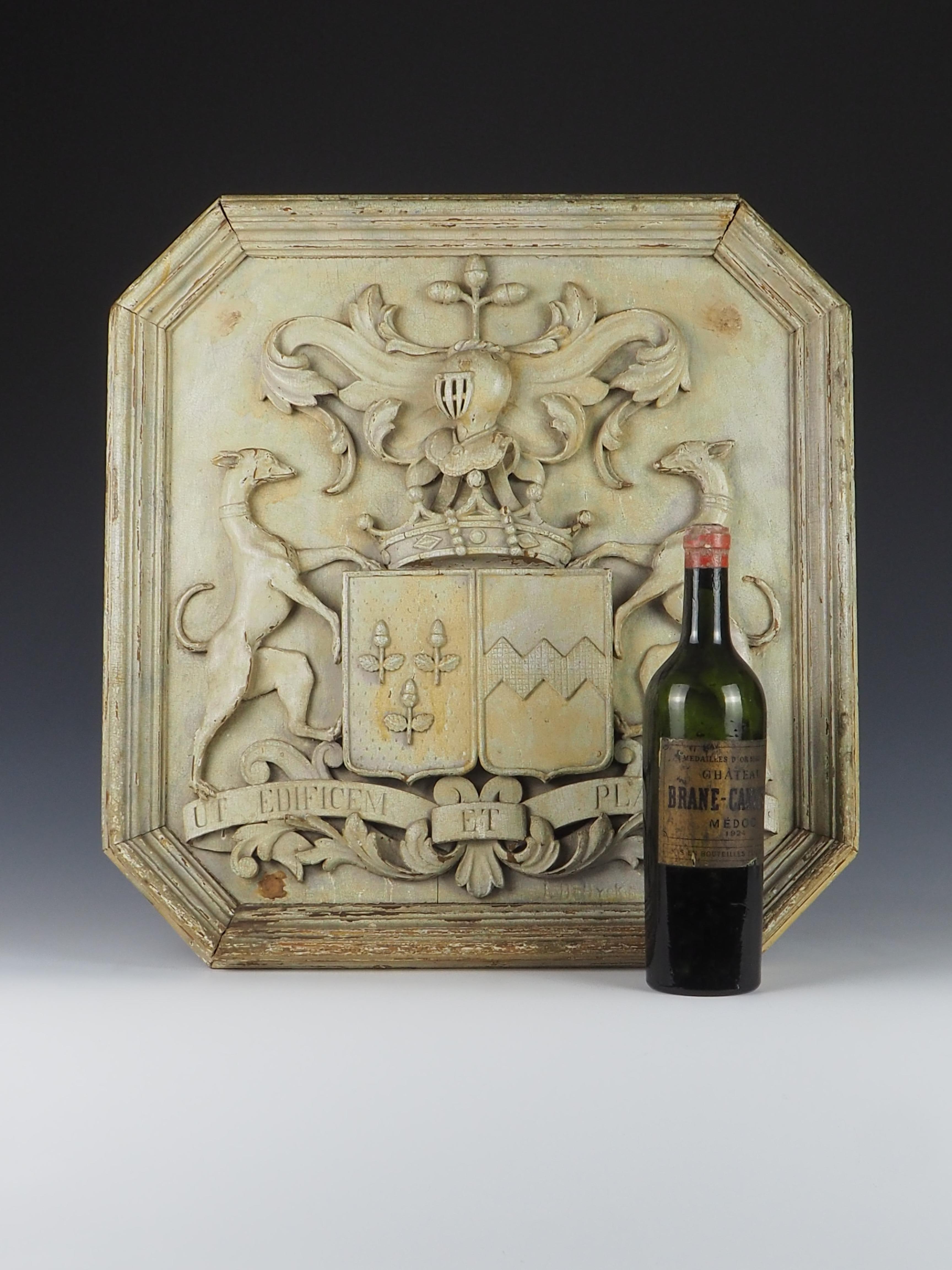 Belga Squisito stemma intagliato a mano del 1850 circa, firmato in vendita