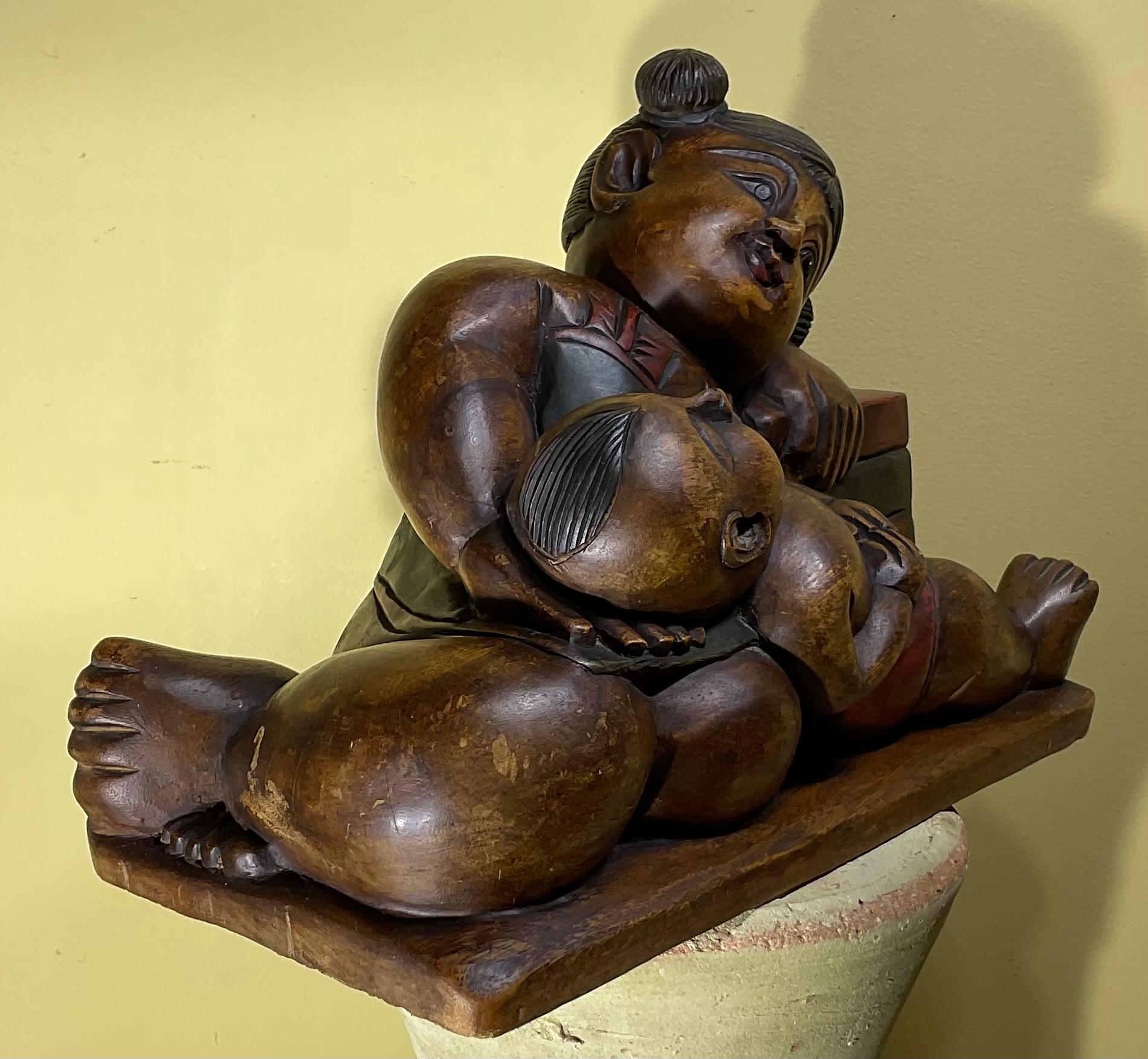 Thaïlandais Sculpture exquise en bois de teck sculptée à la main : 