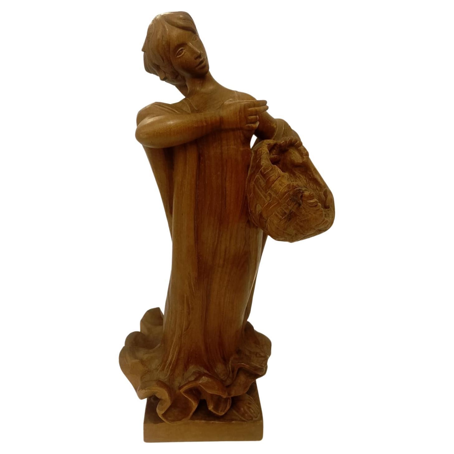 Squisita scultura in legno di noce intagliato a mano raffigurante una pescatrice di Luis Sanguino In condizioni buone in vendita a Mexico, DF