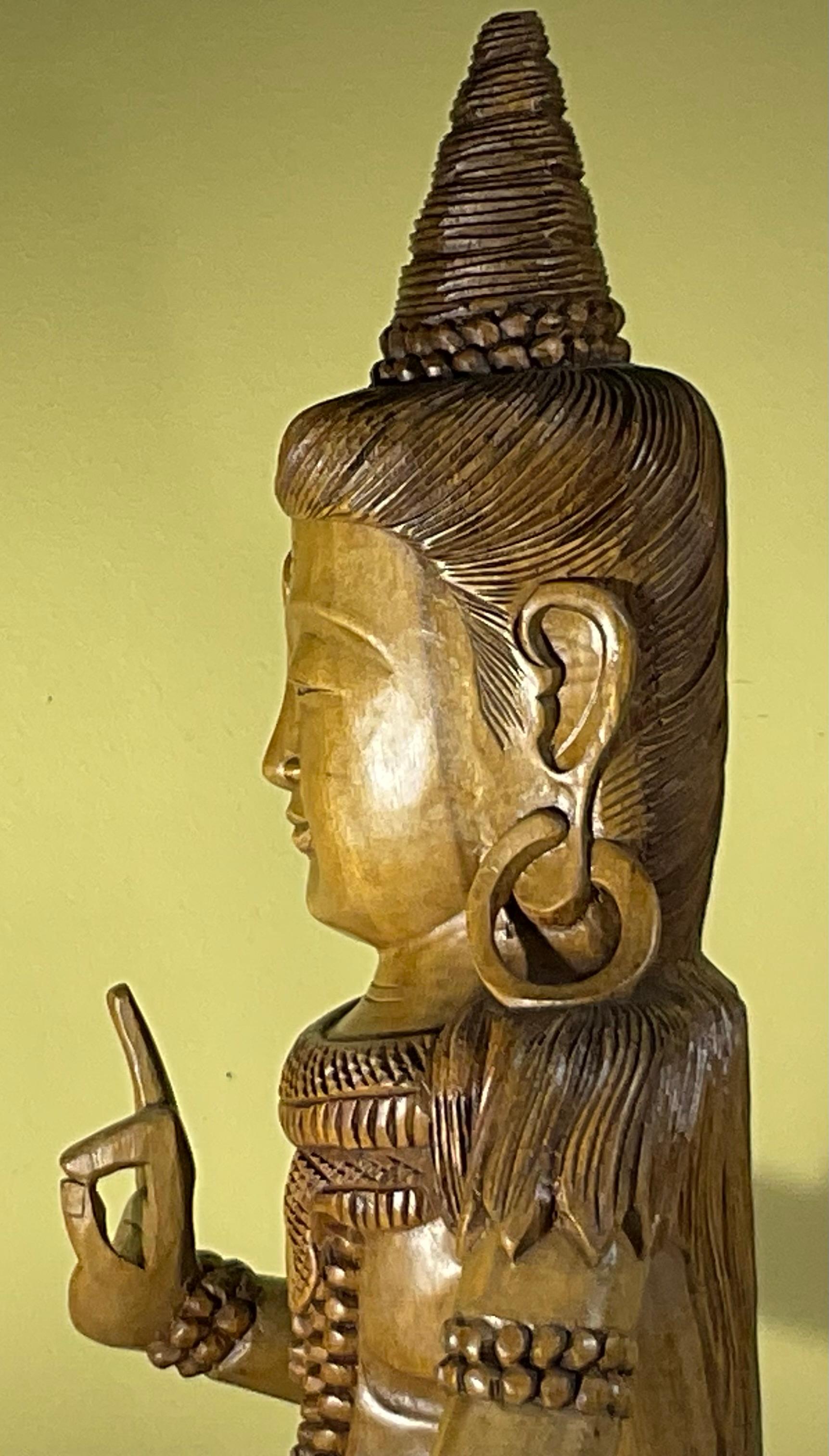 Magnifique sculpture de Shiva en bois sculptée à la main - Un chef-d'œuvre spirituel 25 x 17 en vente 3