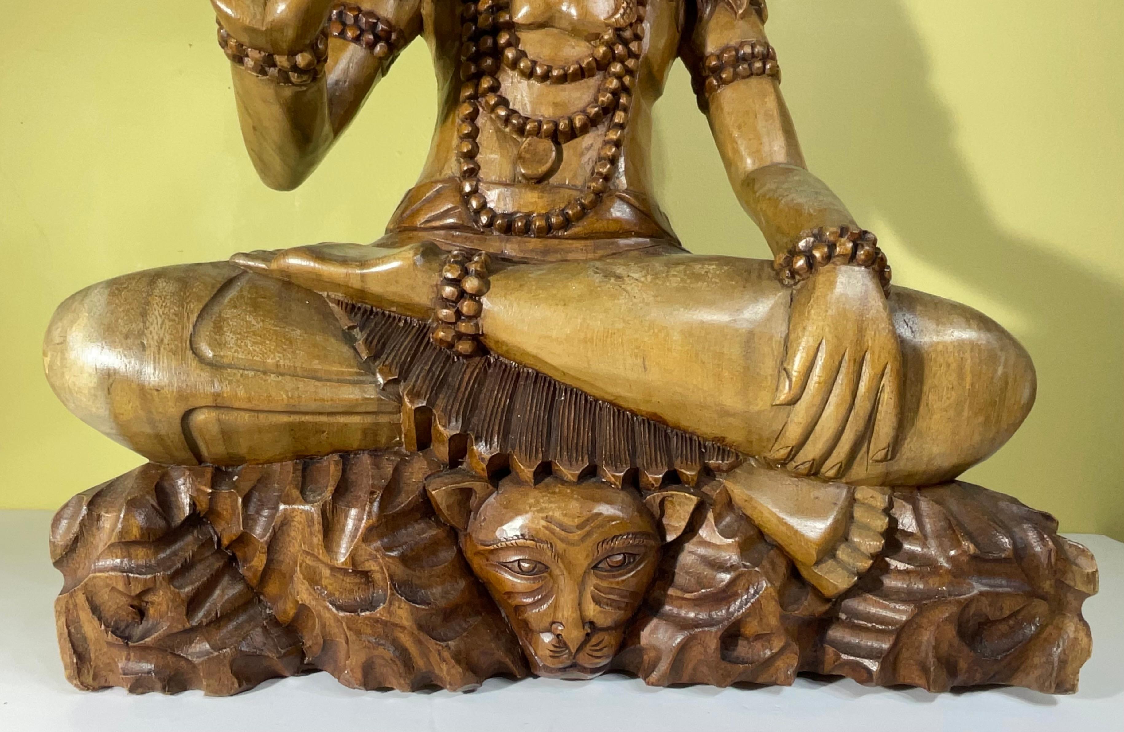 Magnifique sculpture de Shiva en bois sculptée à la main - Un chef-d'œuvre spirituel 25 x 17 Bon état - En vente à Delray Beach, FL