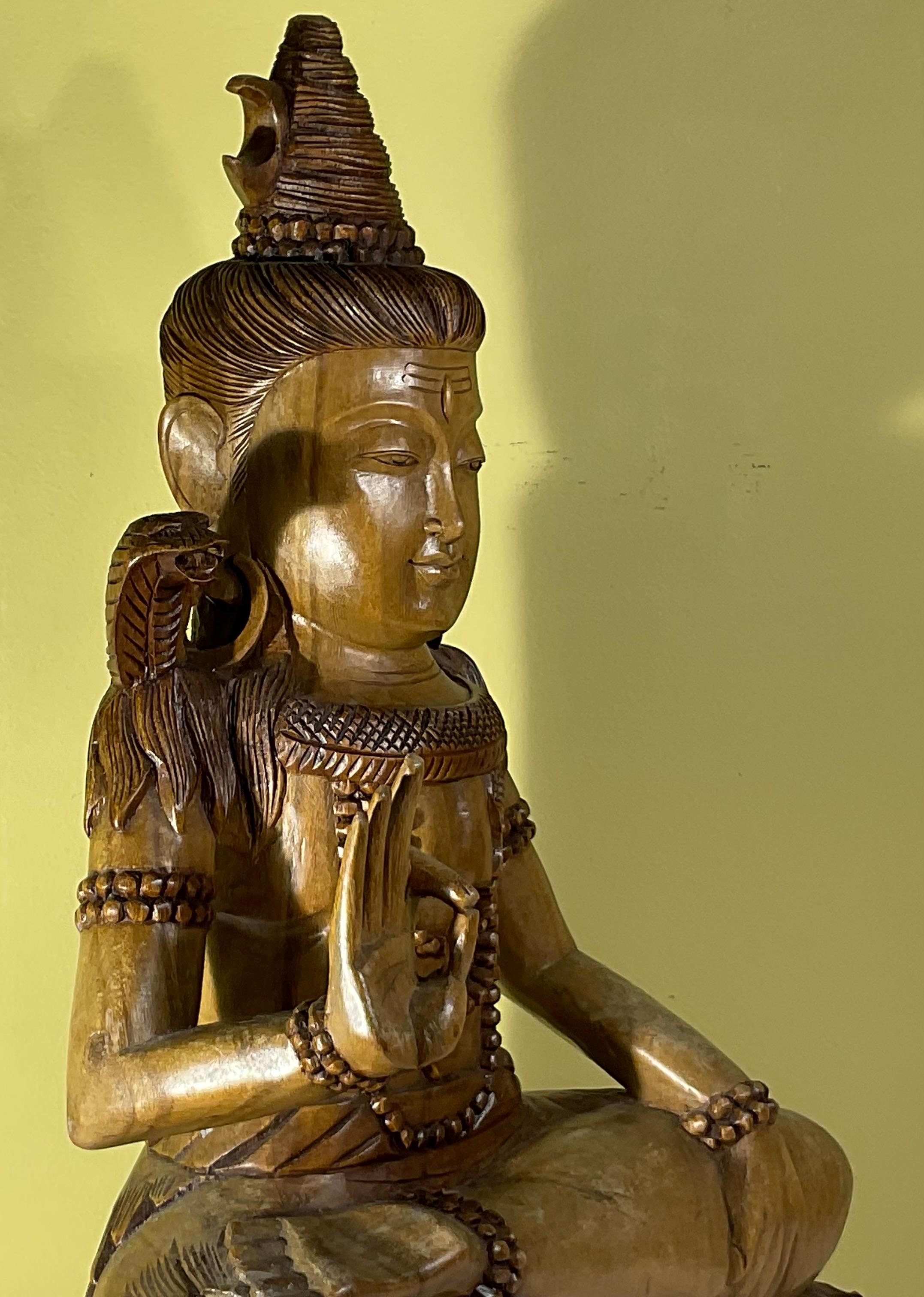 20ième siècle Magnifique sculpture de Shiva en bois sculptée à la main - Un chef-d'œuvre spirituel 25 x 17 en vente