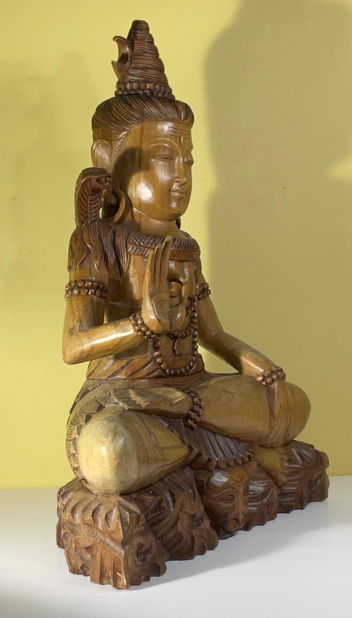 Bois Magnifique sculpture de Shiva en bois sculptée à la main - Un chef-d'œuvre spirituel 25 x 17 en vente