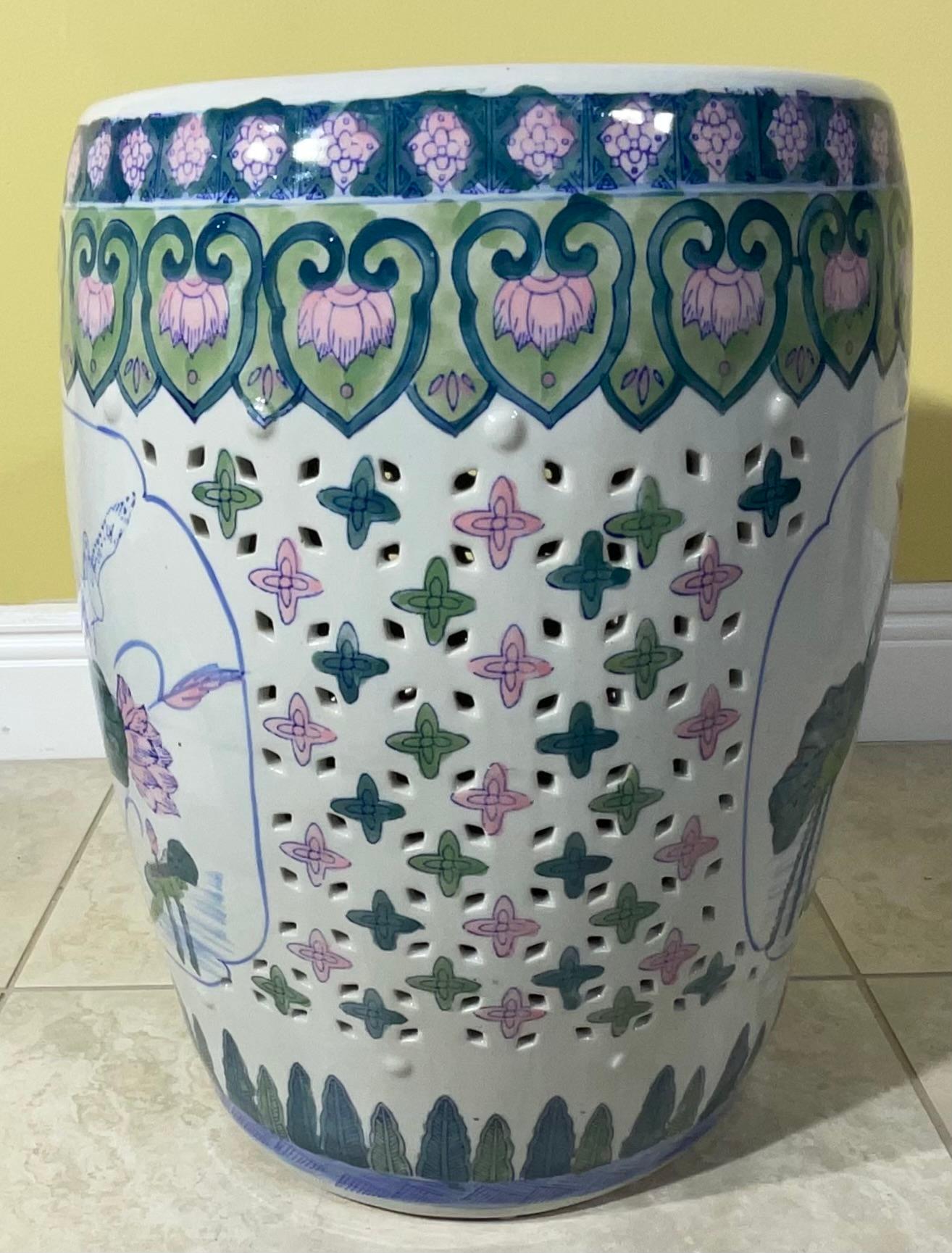 Exquise table d'appoint / tabouret de jardin en céramique chinoise peinte à la main - Lotus Design en vente 4