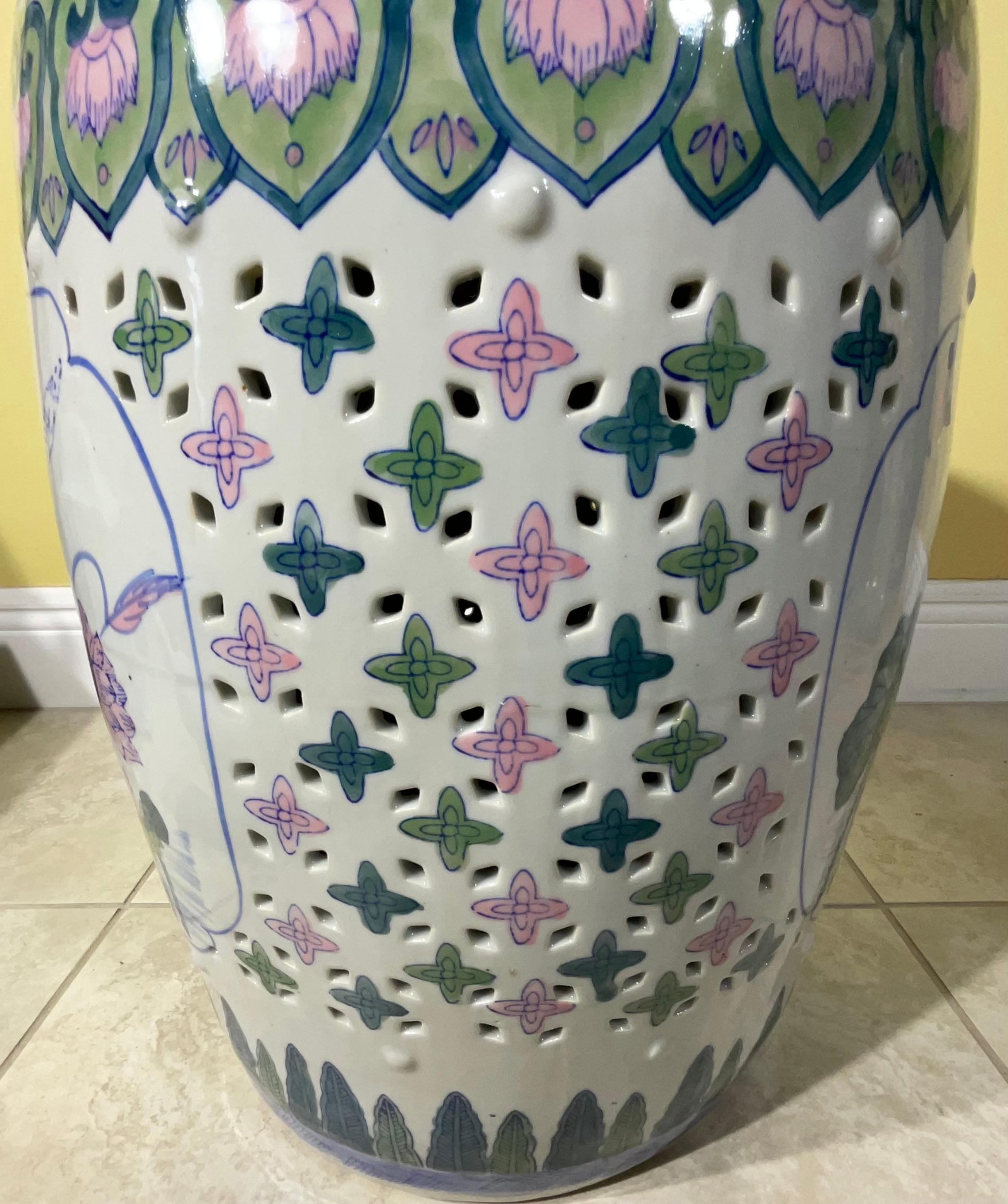 Exquise table d'appoint / tabouret de jardin en céramique chinoise peinte à la main - Lotus Design en vente 5