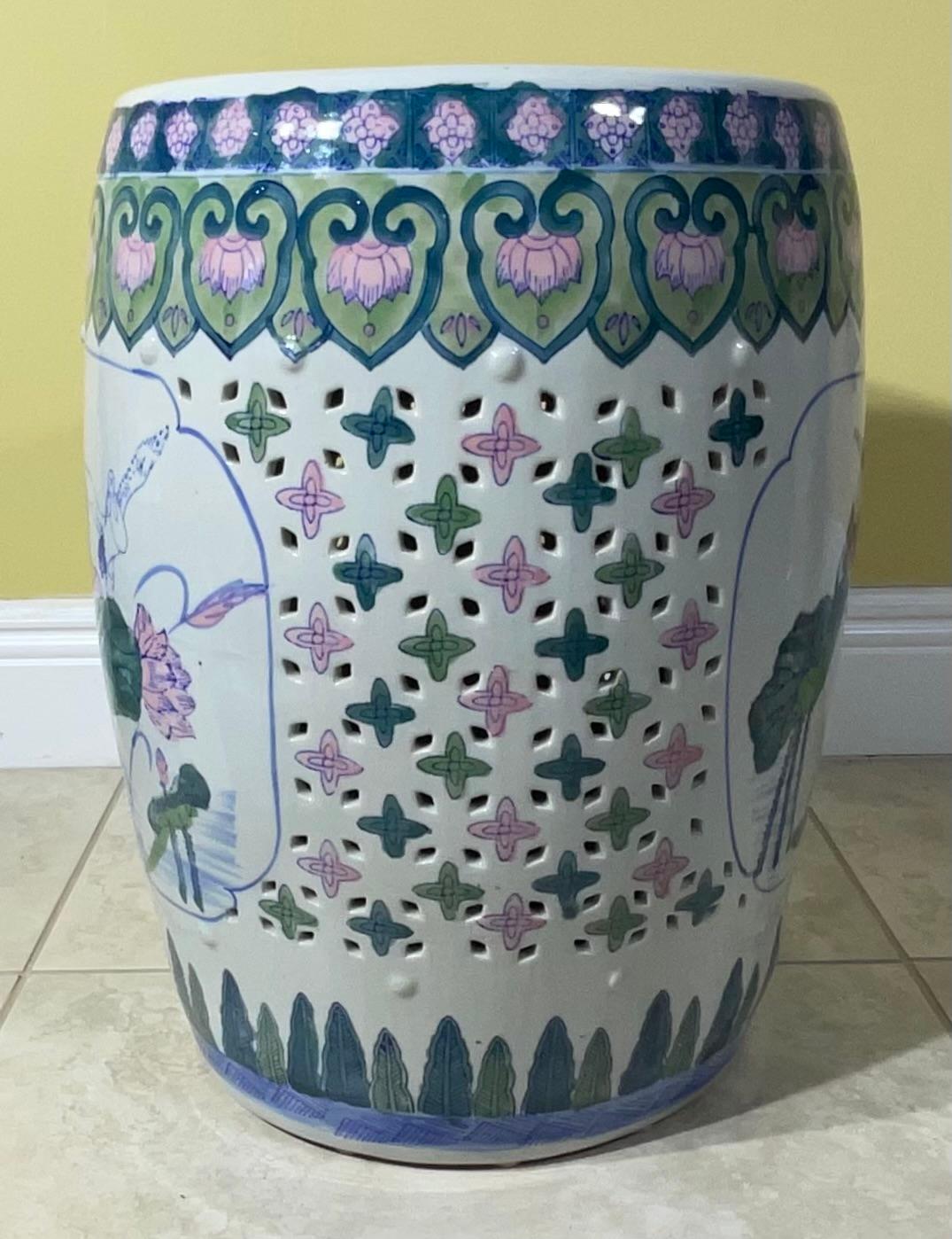 Exquise table d'appoint / tabouret de jardin en céramique chinoise peinte à la main - Lotus Design en vente 6