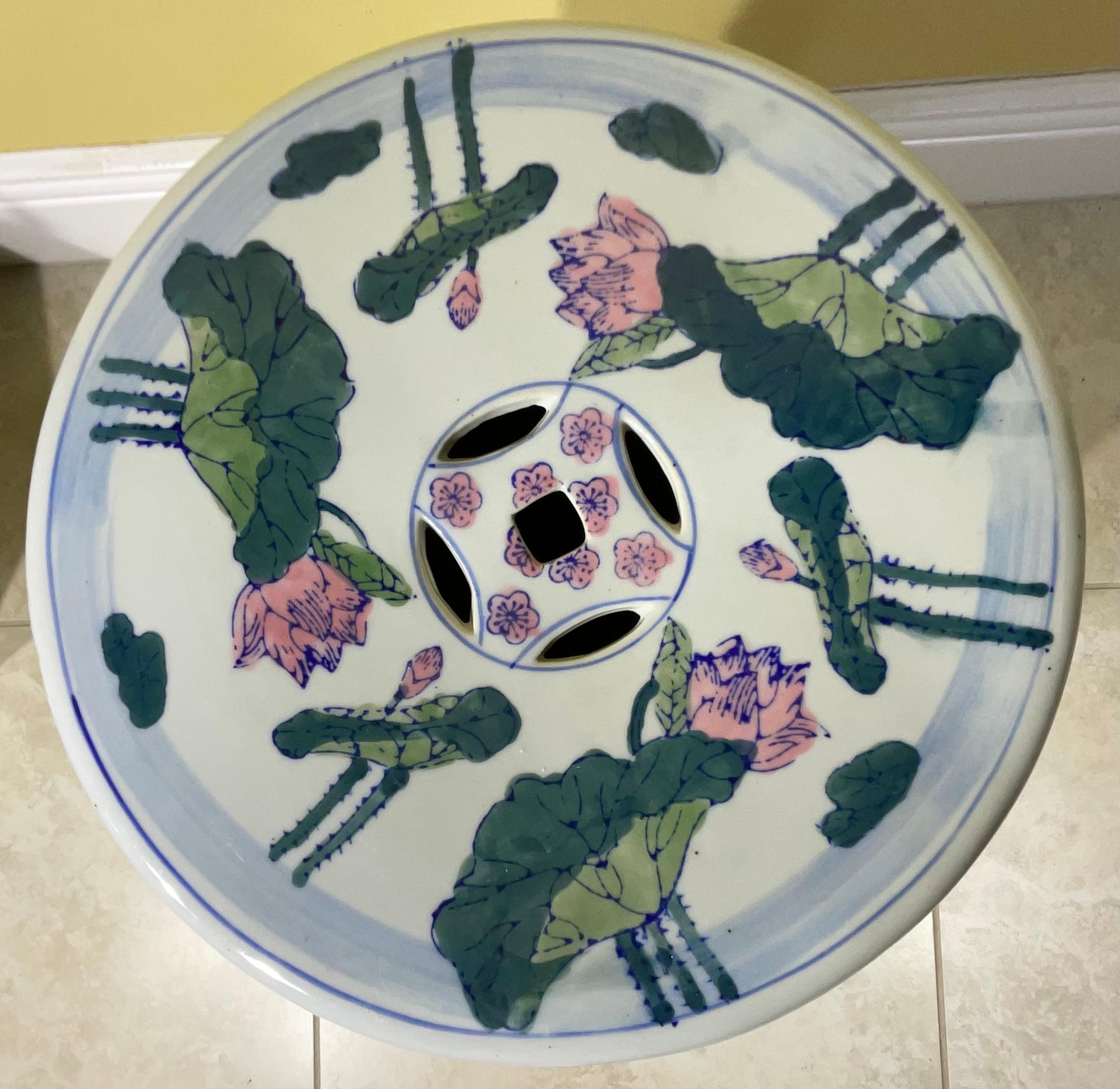 Fait main Exquise table d'appoint / tabouret de jardin en céramique chinoise peinte à la main - Lotus Design en vente