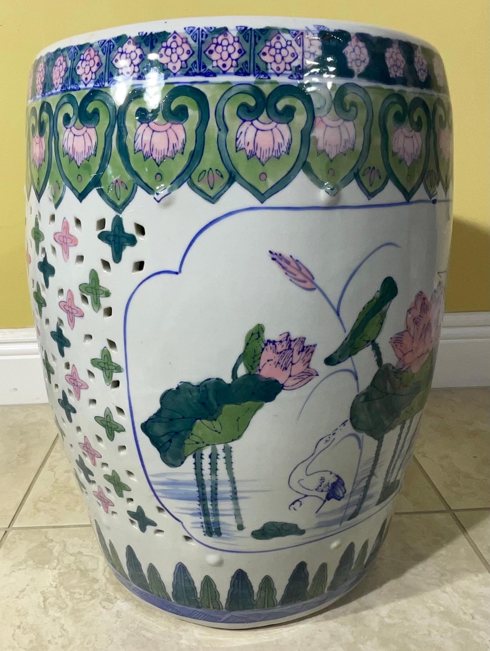 Céramique Exquise table d'appoint / tabouret de jardin en céramique chinoise peinte à la main - Lotus Design en vente
