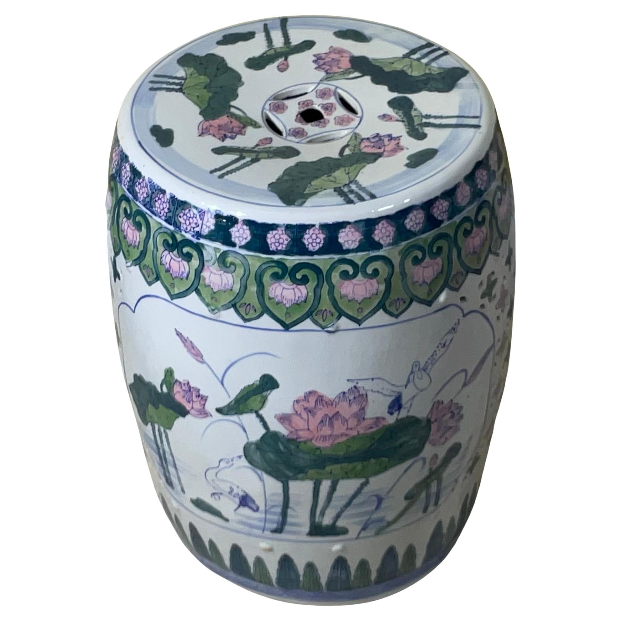 Exquise table d
appoint / tabouret de jardin en céramique chinoise peinte à la main - Lotus Design en vente