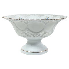 Exquisito Frutero de Porcelana de Limoges Pintado a Mano con Flores Azules y F de Oro