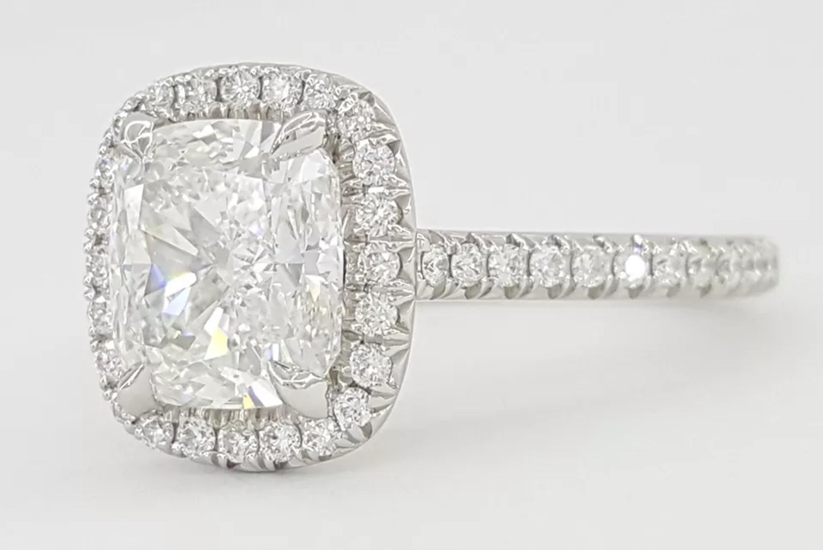 Exquisite Henri Daussi Platinum Engagement Ring - 3.08 ct Total Weight

Indulge in timeless elegance with this stunning Henri Daussi Platinum Engagement Ring, featuring a 3.08 ct total weight of diamonds. The centerpiece is a breathtaking 2.53 ct
