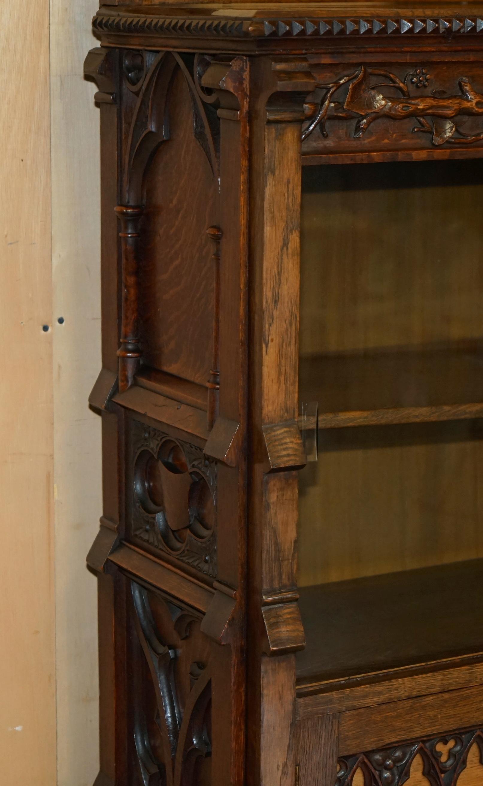 Mid-19th Century EXQUISiTE & IMPORTANT ORNATELY HAND CARVED GOTHIC REVIVAL PUGIN STYLE BOOKCASE For Sale