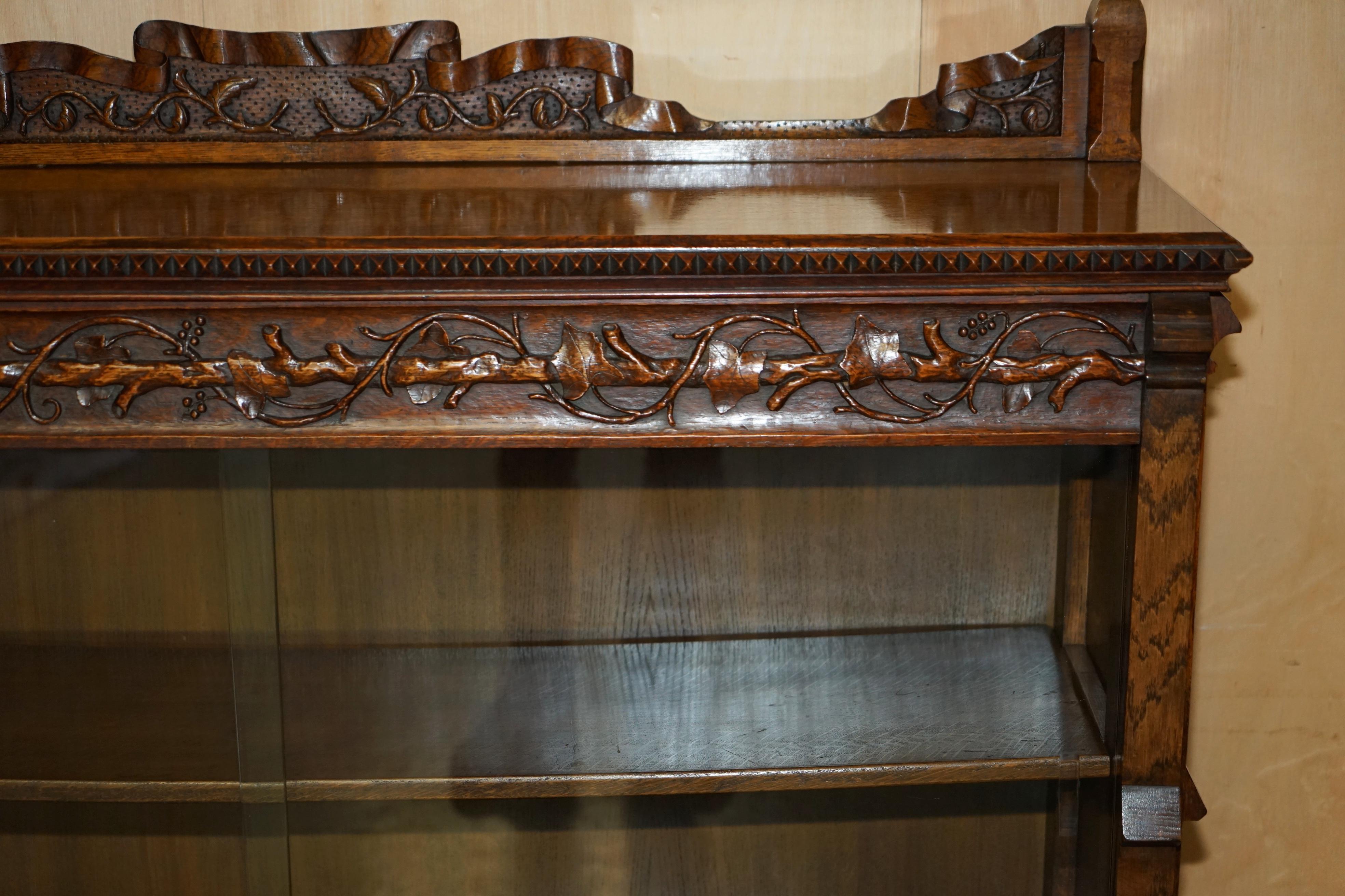 EXQUISiTE & IMPORTANT ORNATELY HAND CARVED GOTHIC REVIVAL PUGIN STYLE BOOKCASE For Sale 1