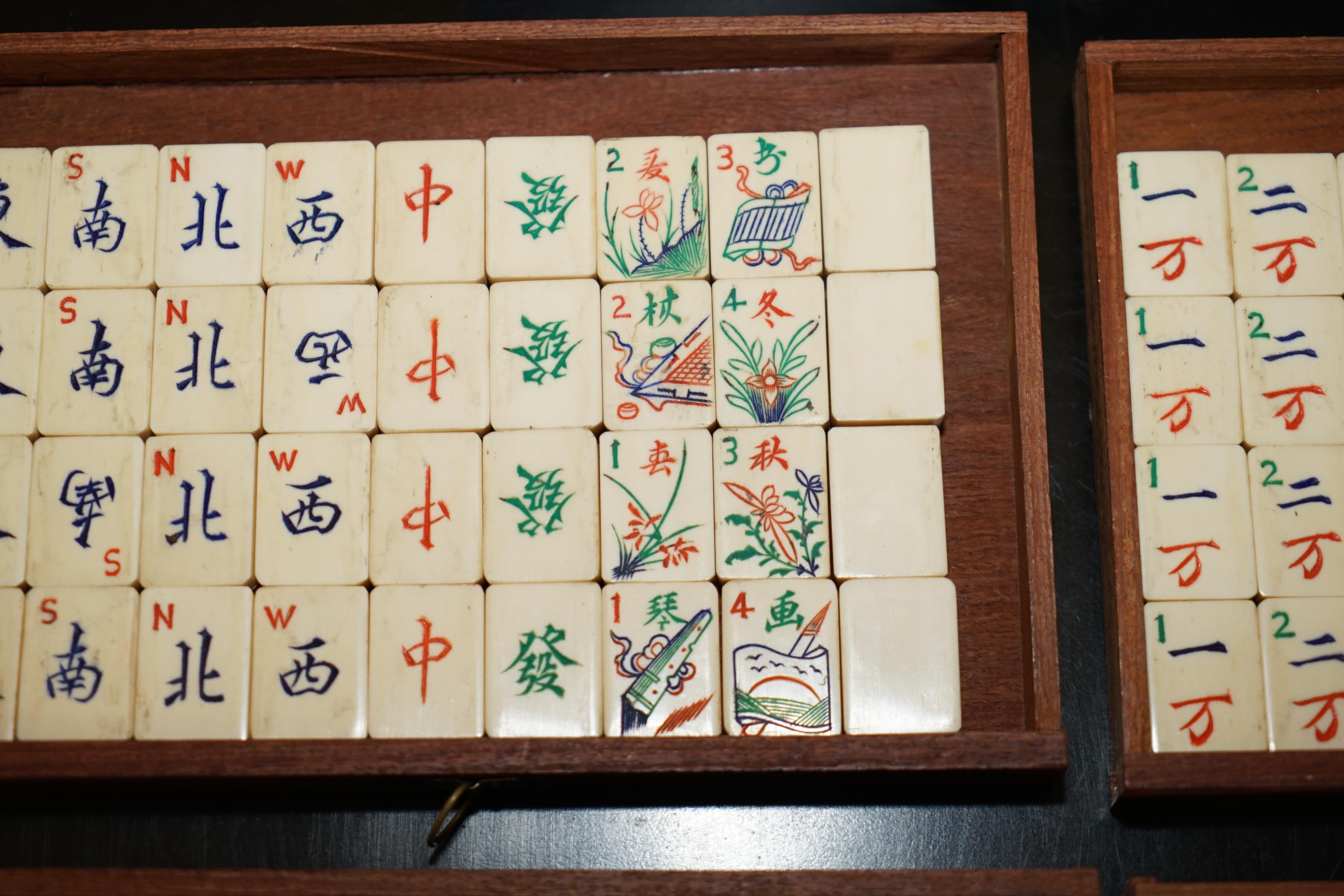 EXQUISITE INLAID ANTiQUE FOUR PERSON MAHJONG SUITE CIRCA 1900'S CHINESE EXPORT For Sale 7