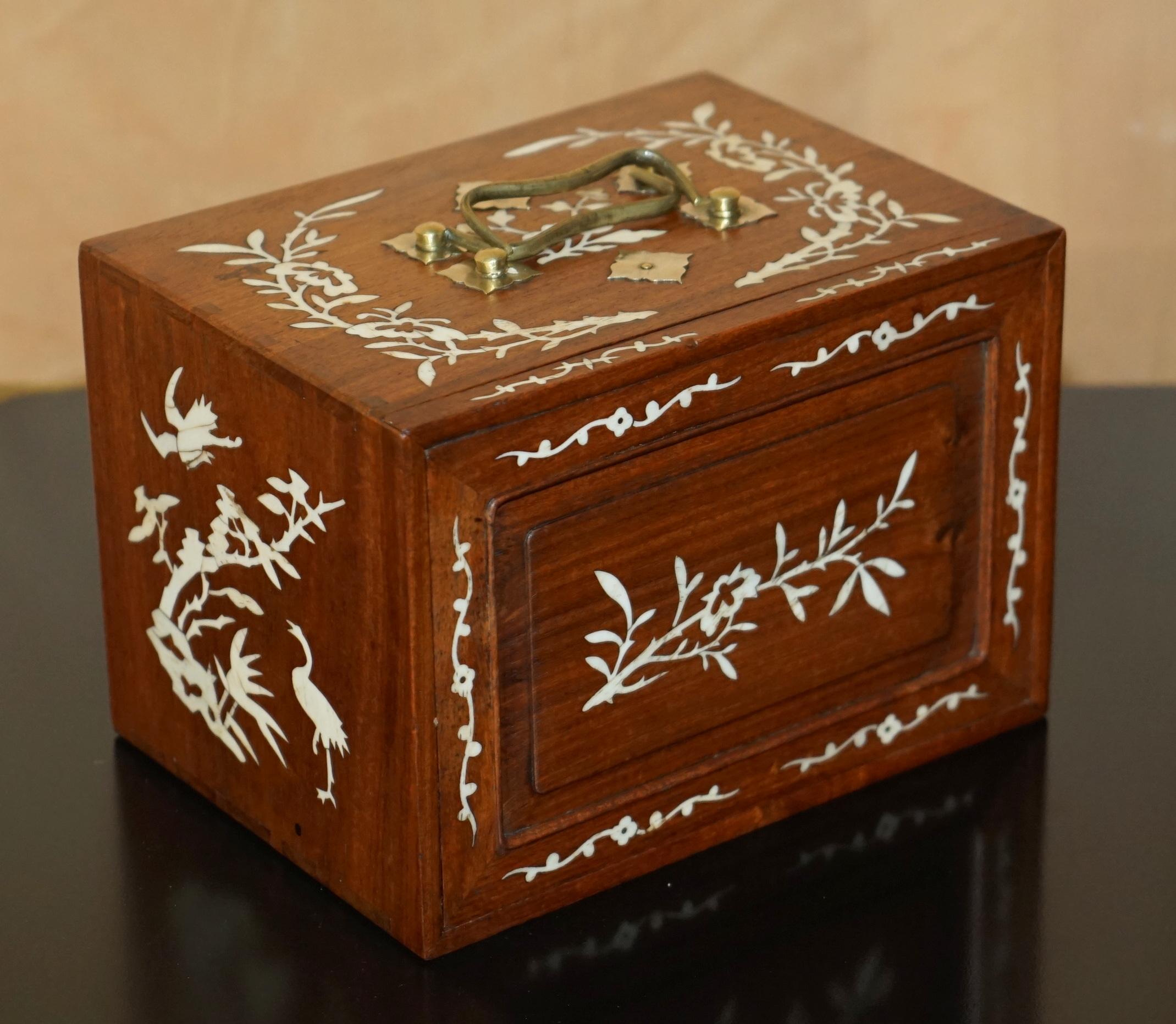 Chinese Export EXQUISITE INLAID ANTiQUE FOUR PERSON MAHJONG SUITE CIRCA 1900'S CHINESE EXPORT For Sale