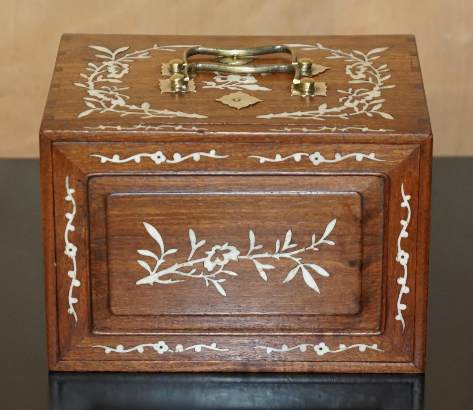 Chinese EXQUISITE INLAID ANTiQUE FOUR PERSON MAHJONG SUITE CIRCA 1900'S CHINESE EXPORT For Sale