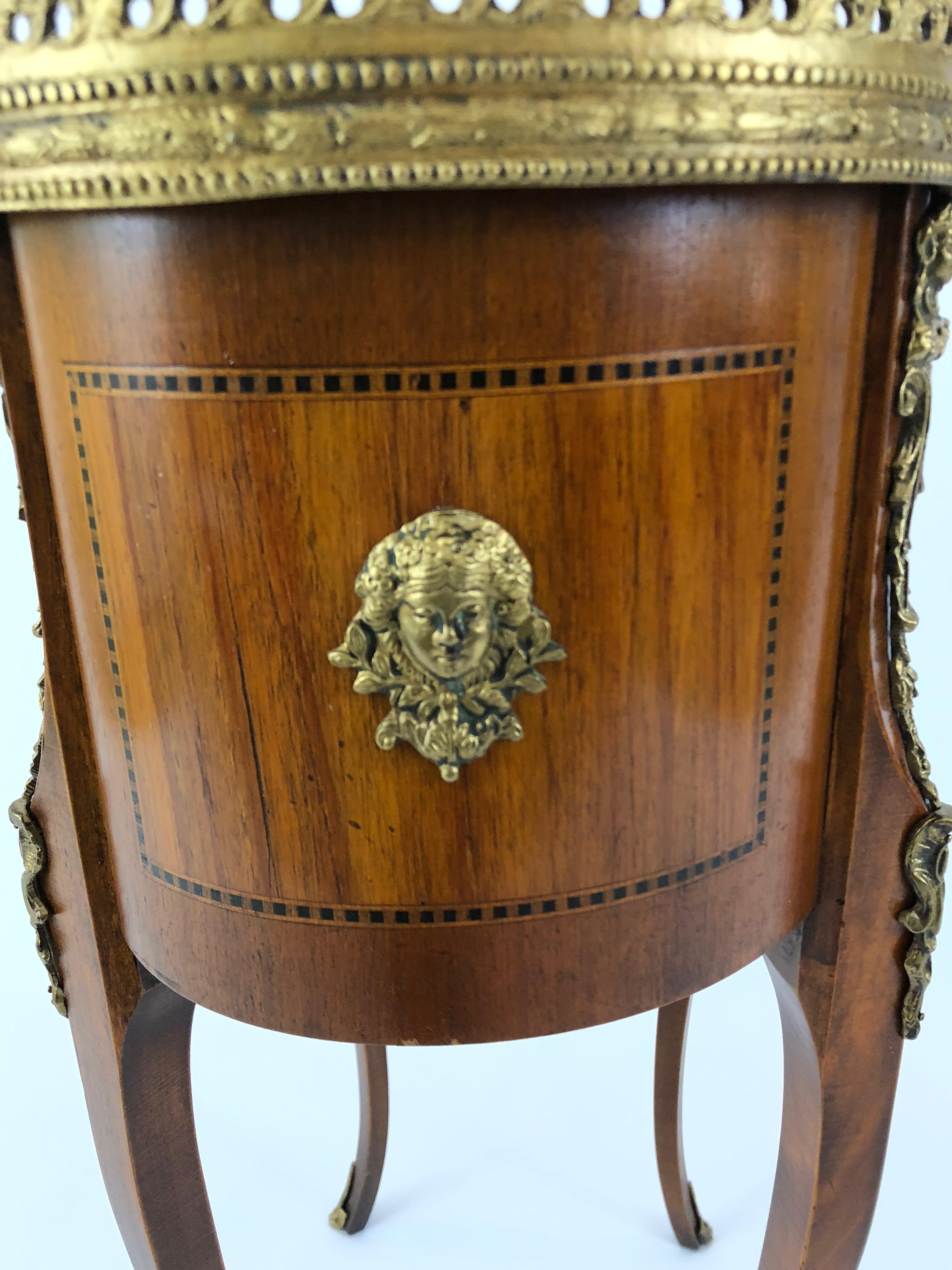 Exquisite Italian Kidney Shaped Inlay Mahogany Nightstand or End Table 3