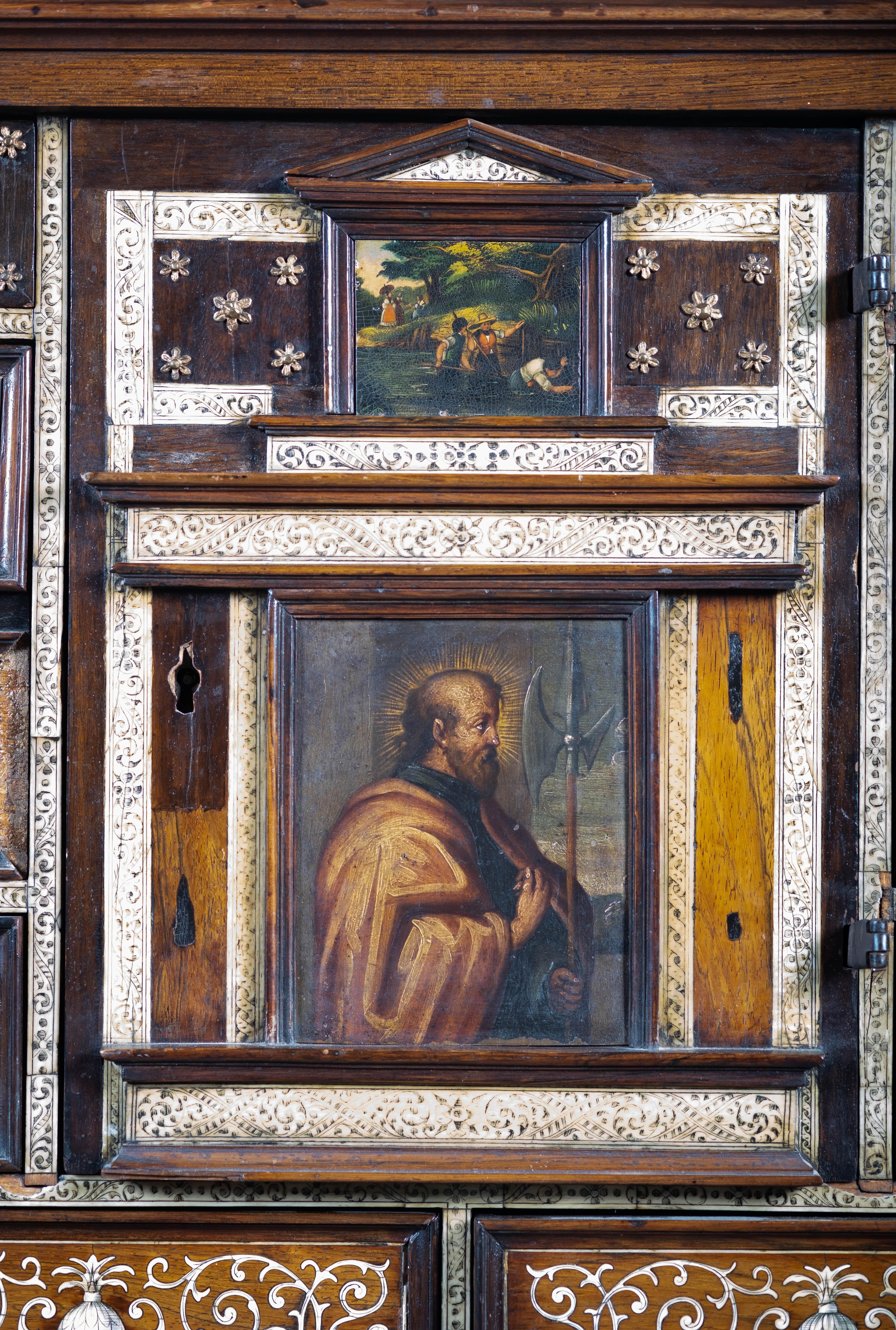 Exquisito escritorio renacentista italiano de palisandro con patas retorcidas, s. XVII/XVIII Italiano en venta