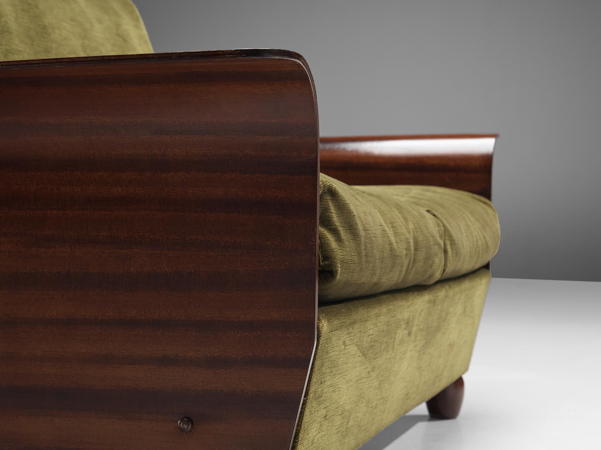 Exquisites italienisches Zweisitzer-Sofa mit grüner Samtpolsterung und Mahagoni im Zustand „Gut“ im Angebot in Waalwijk, NL