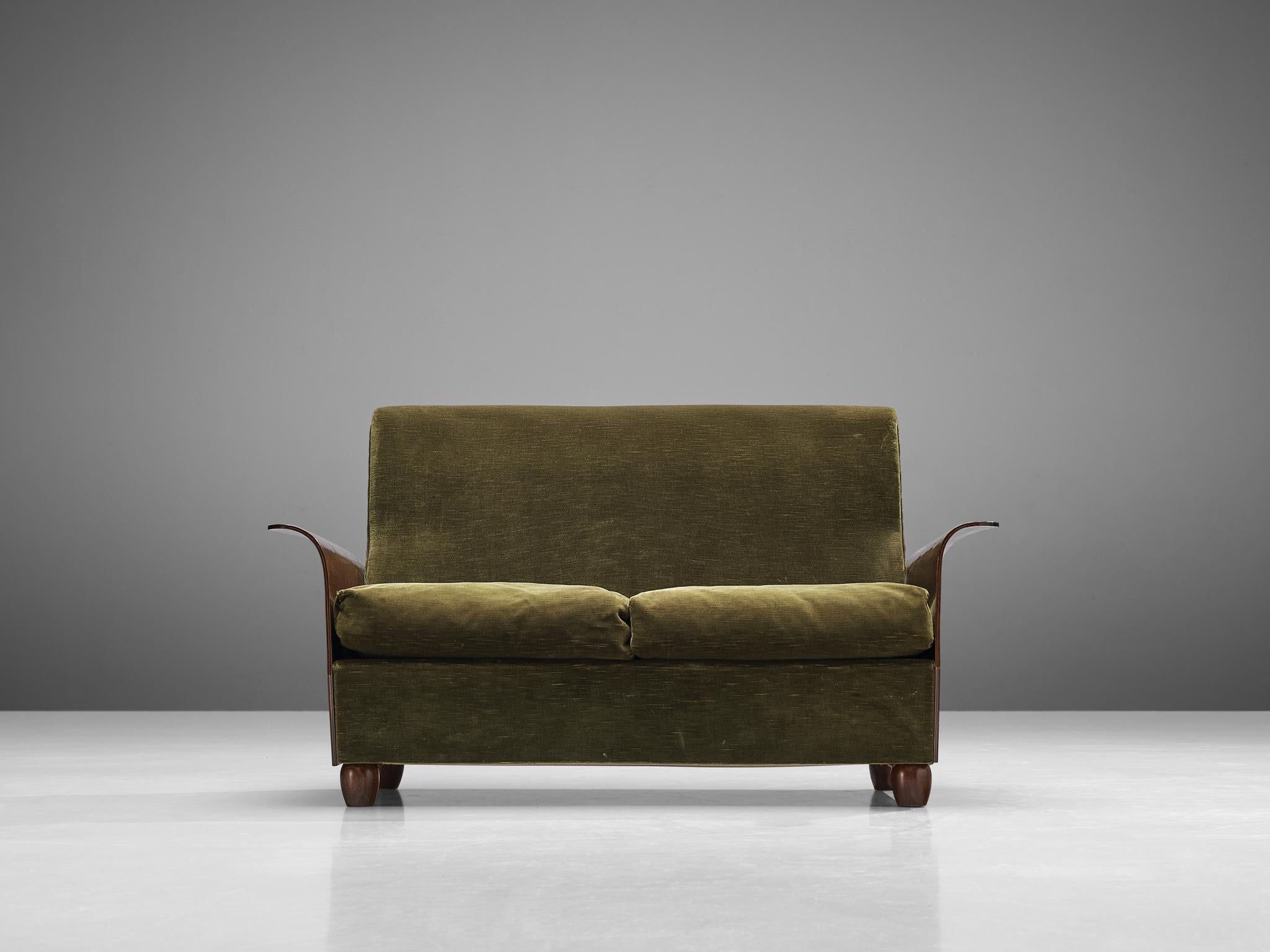 Exquisites italienisches Zweisitzer-Sofa mit grüner Samtpolsterung und Mahagoni (Mitte des 20. Jahrhunderts) im Angebot