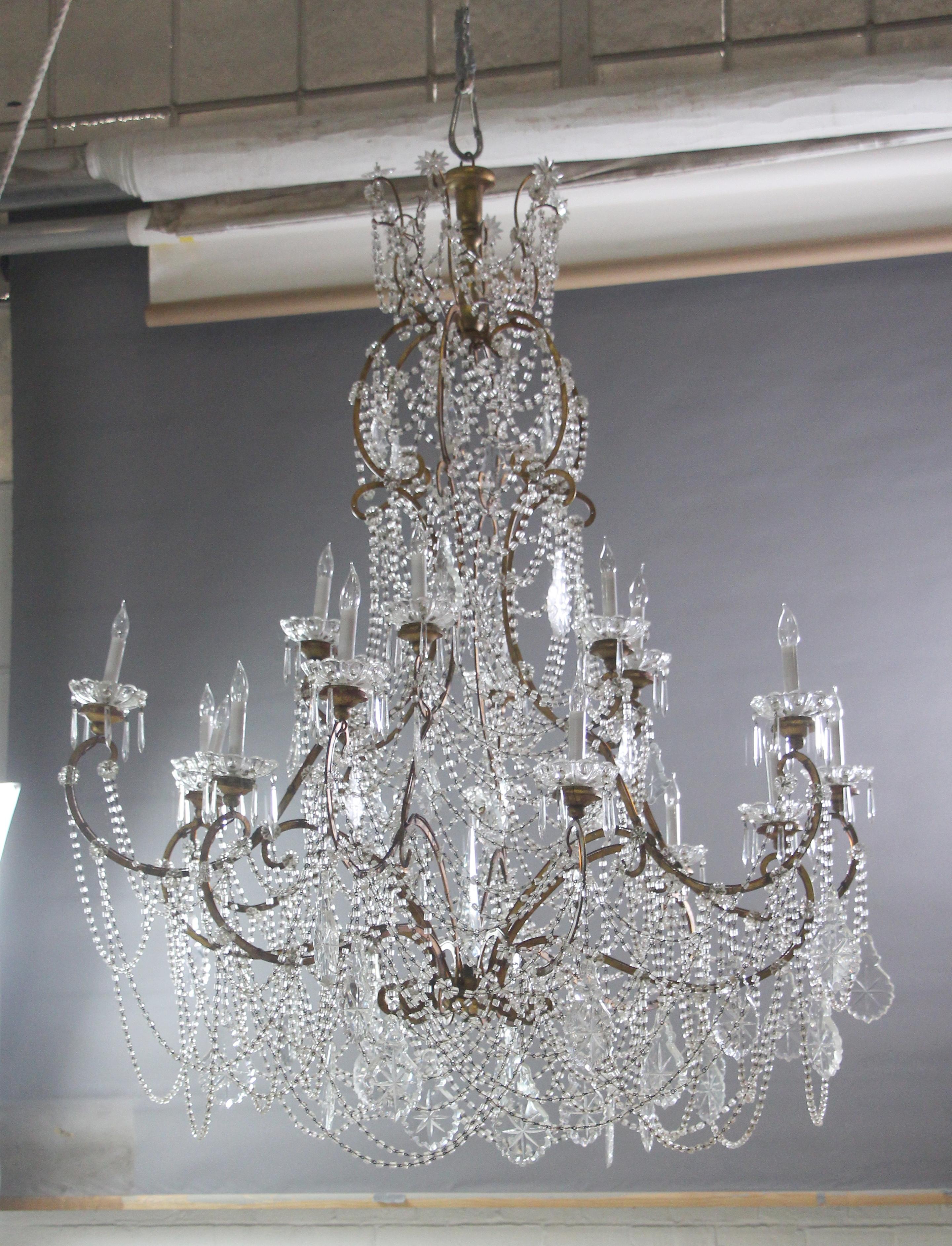 Unique Italian Wood Gilded Iron Beaded Crystal Chandelier w/ 18 Lights For Sale 7